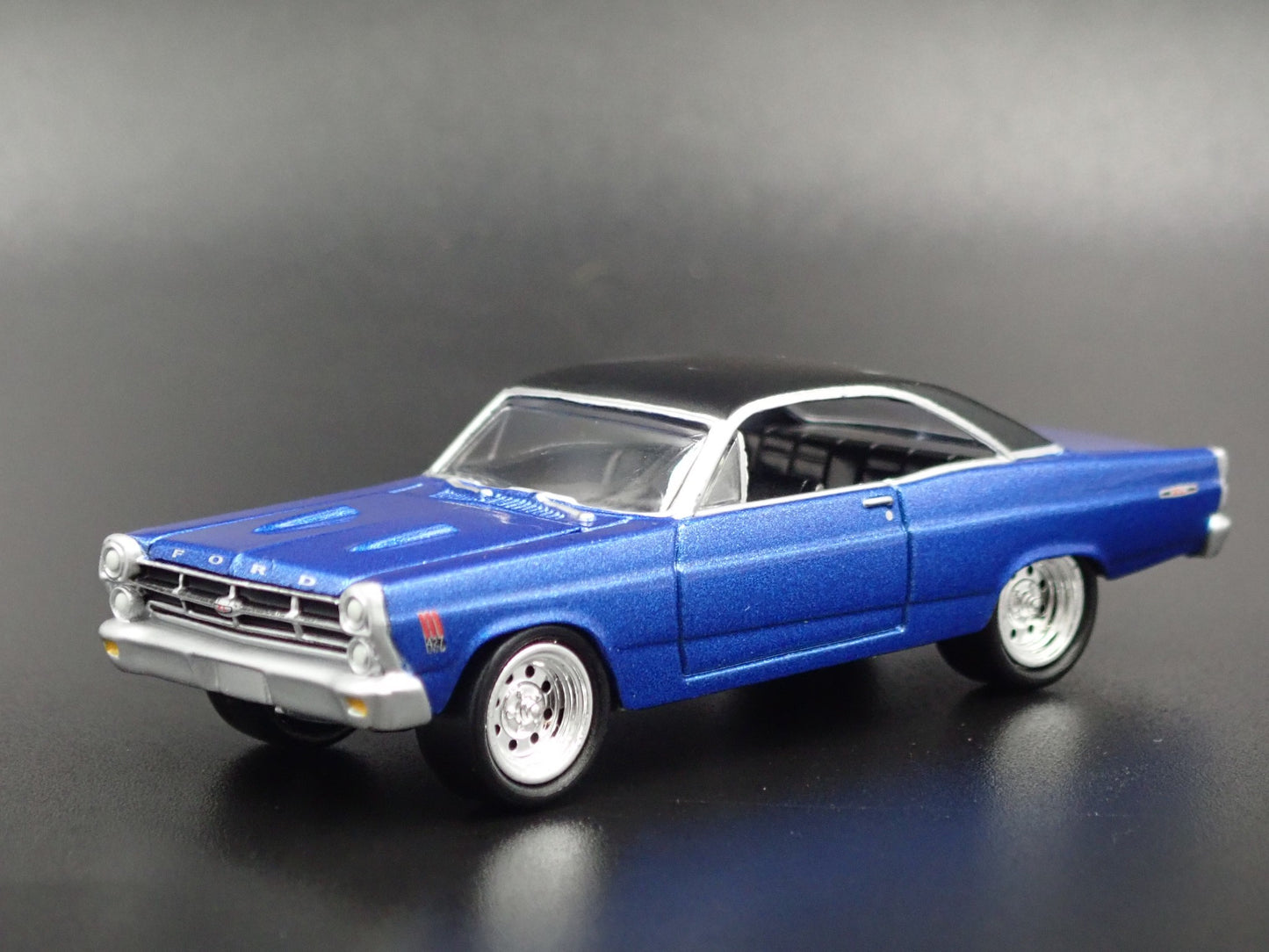 1967 FORD FAIRLANE 500 XL COUPE 1/64 SCALE COLLECTIBLE DIORAMA DIECAST MODEL CAR