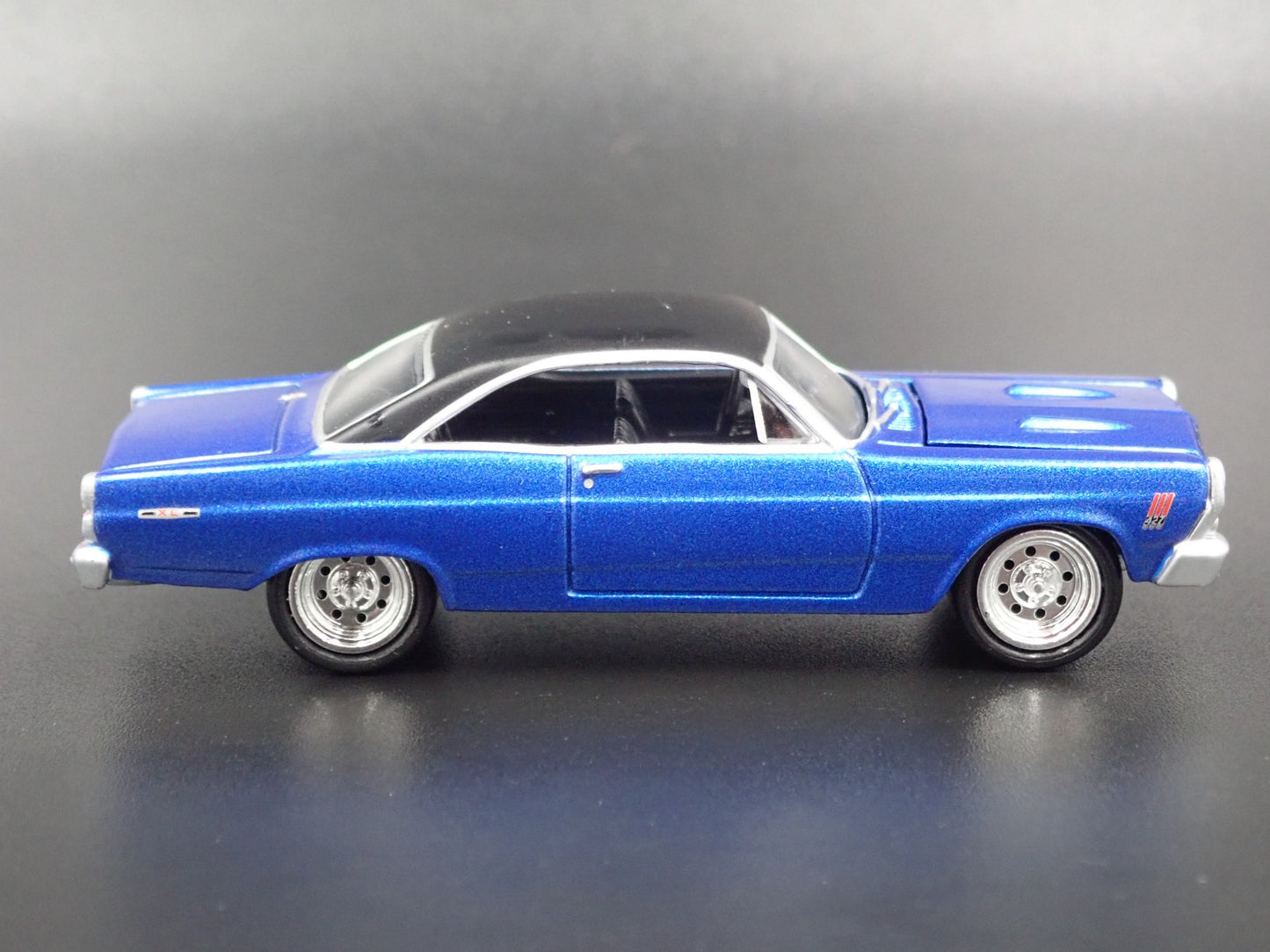 1967 FORD FAIRLANE 500 XL COUPE 1/64 SCALE COLLECTIBLE DIORAMA DIECAST MODEL CAR