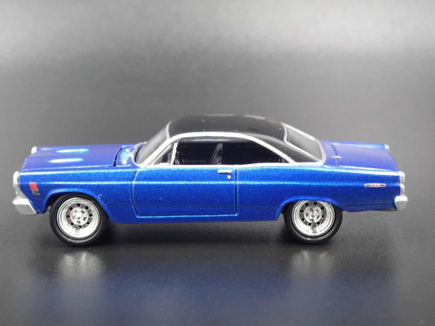 1967 FORD FAIRLANE 500 XL COUPE 1/64 SCALE COLLECTIBLE DIORAMA DIECAST MODEL CAR