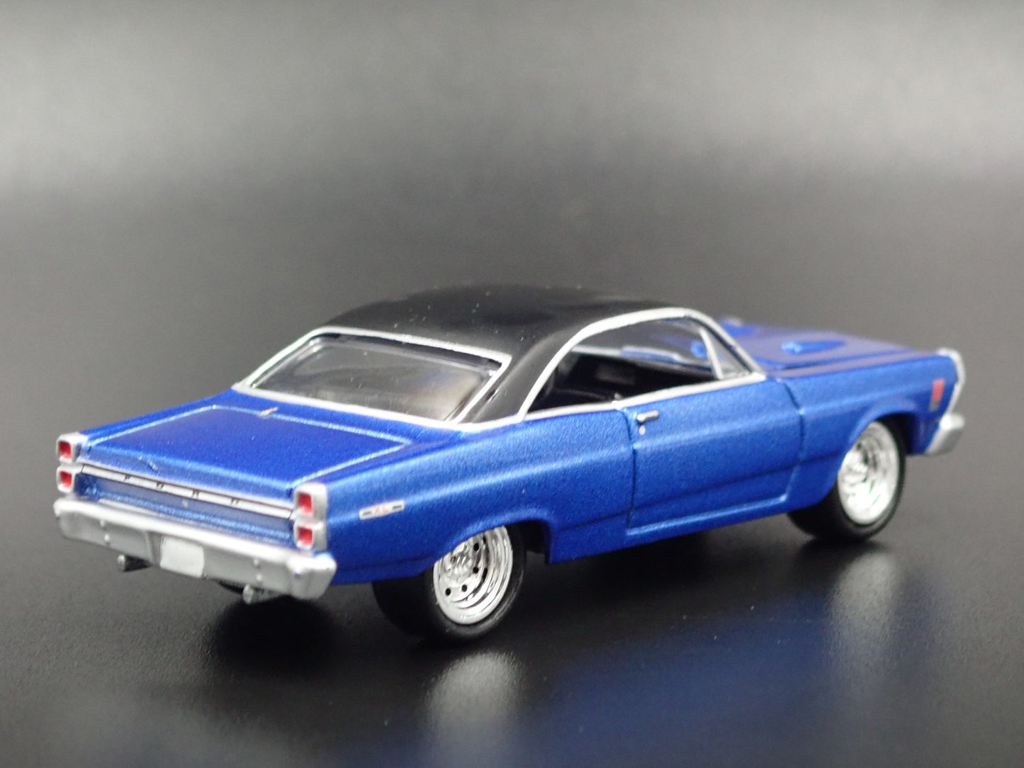 1967 FORD FAIRLANE 500 XL COUPE 1/64 SCALE COLLECTIBLE DIORAMA DIECAST MODEL CAR