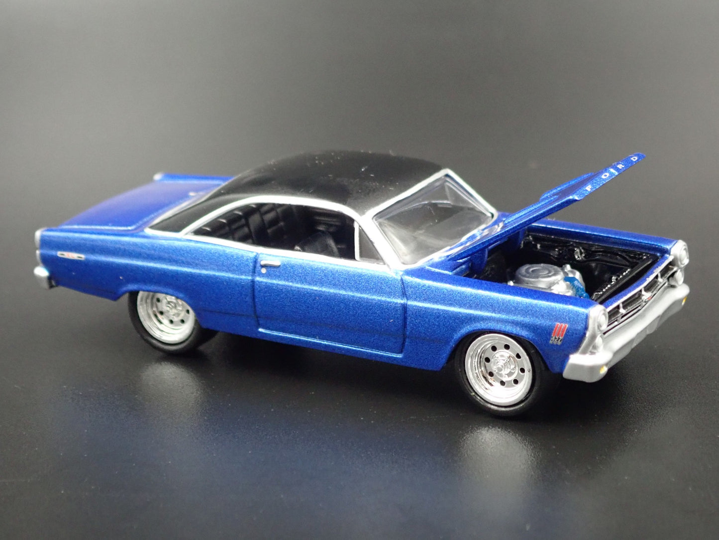 1967 FORD FAIRLANE 500 XL COUPE 1/64 SCALE COLLECTIBLE DIORAMA DIECAST MODEL CAR
