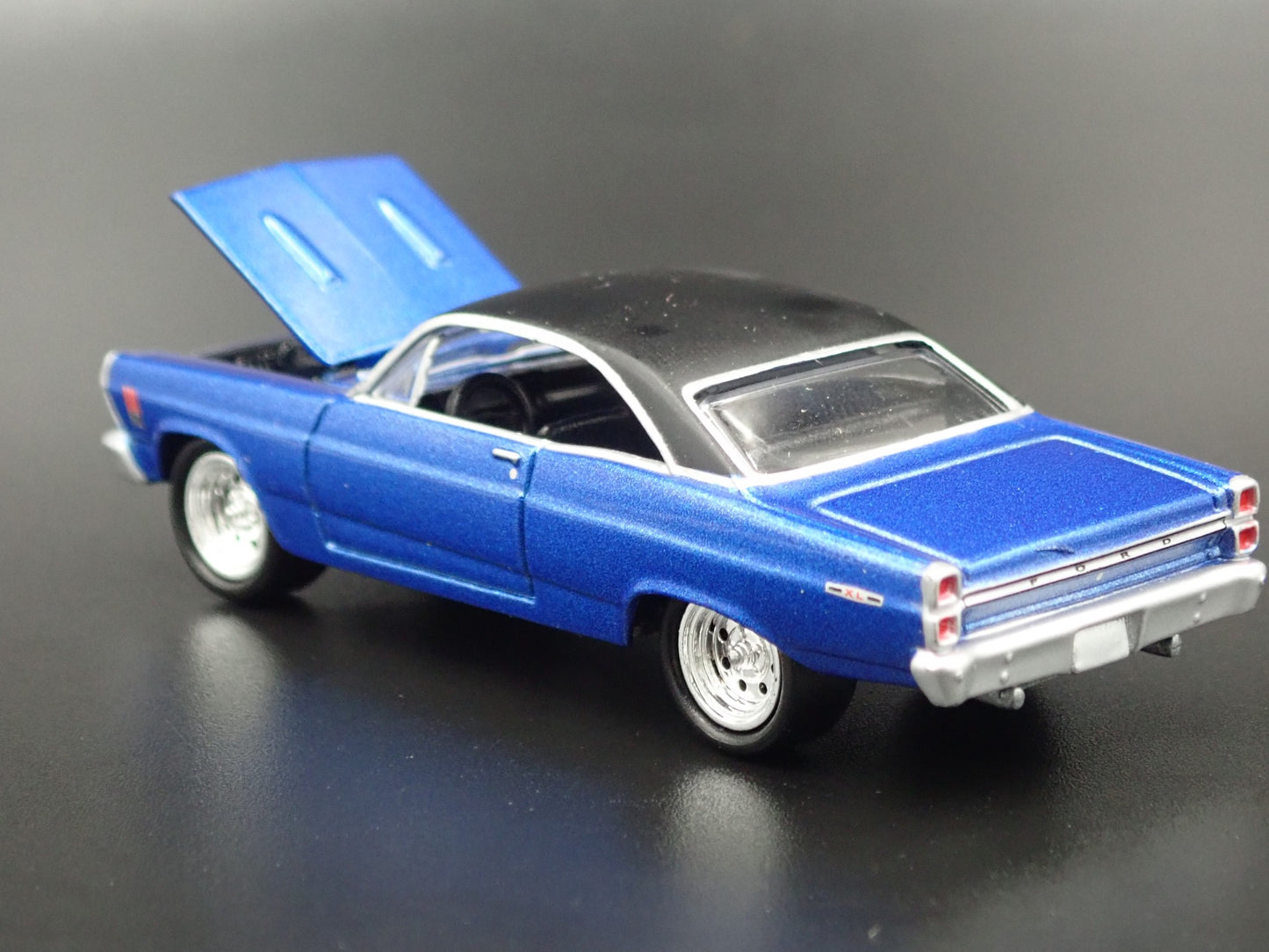 1967 FORD FAIRLANE 500 XL COUPE 1/64 SCALE COLLECTIBLE DIORAMA DIECAST MODEL CAR