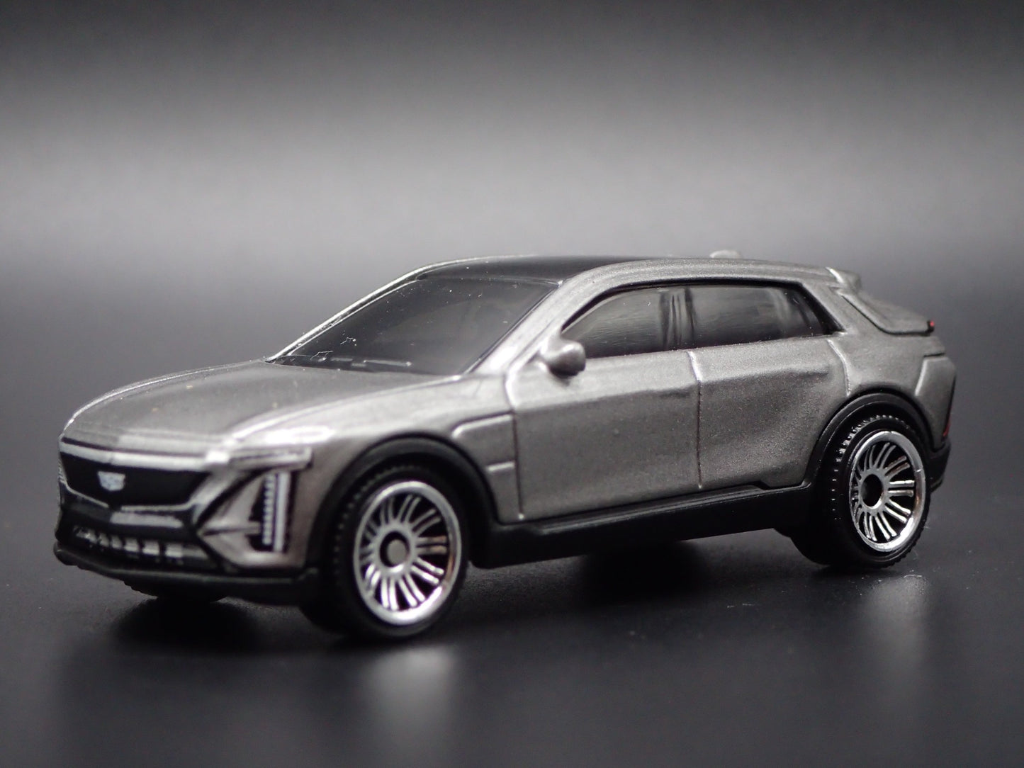 2022-2025 CADILLAC CADDY LYRIQ EV 4DOOR SUV 1:64 SCALE DIORAMA DIECAST MODEL CAR