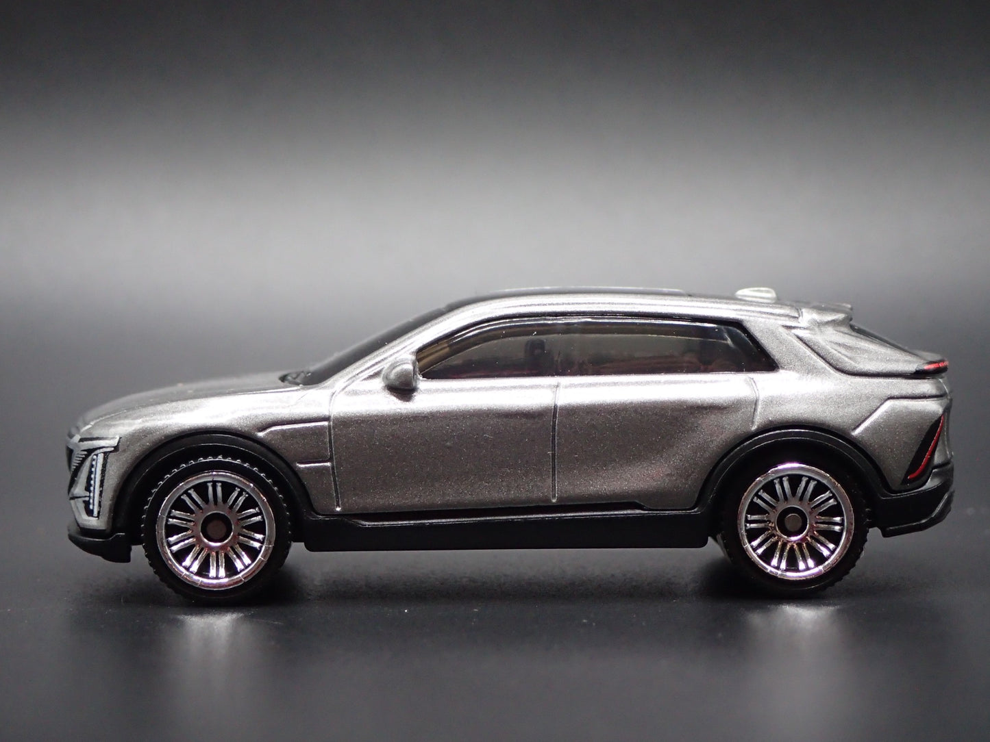 2022-2025 CADILLAC CADDY LYRIQ EV 4DOOR SUV 1:64 SCALE DIORAMA DIECAST MODEL CAR