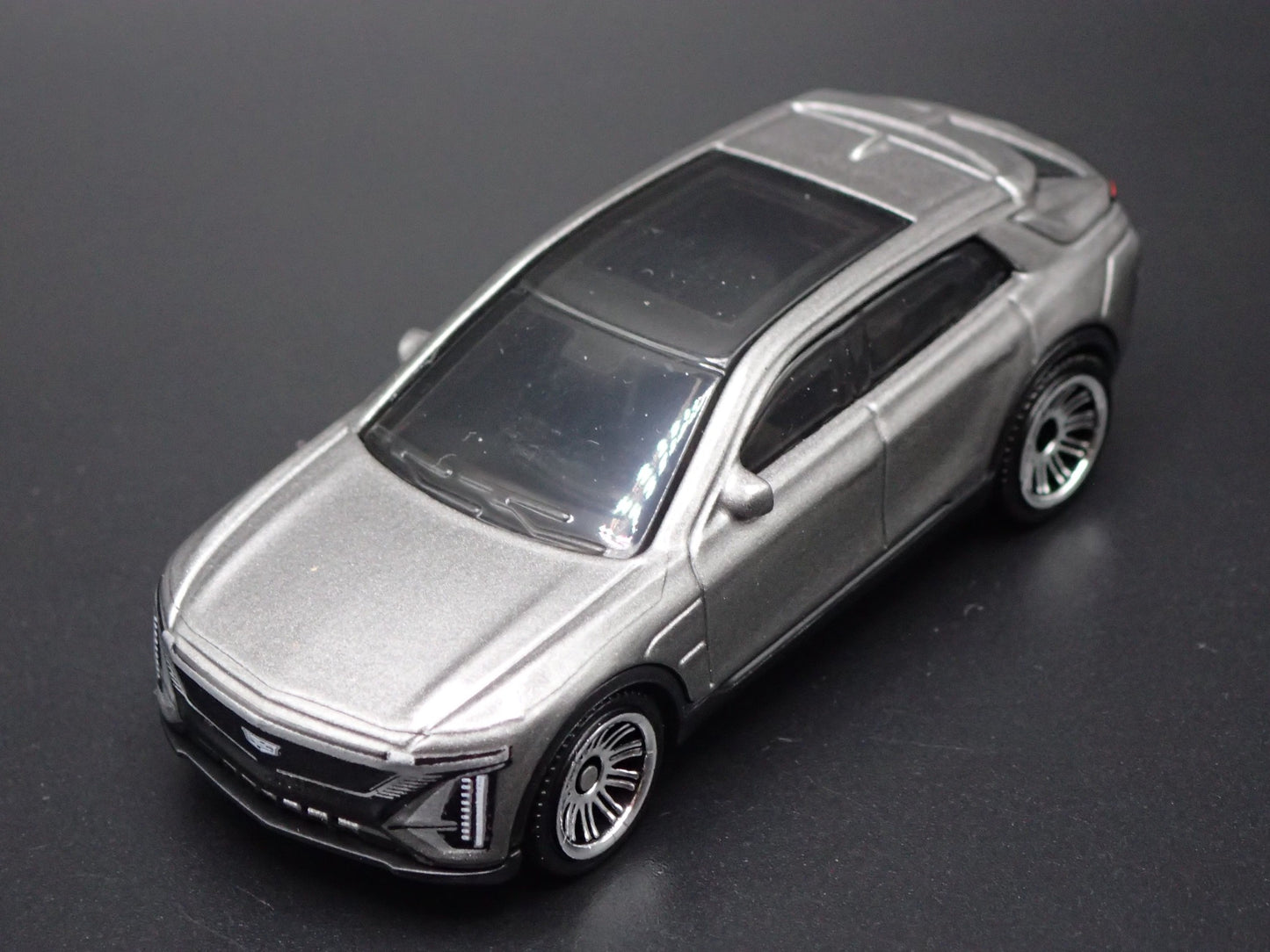 2022-2025 CADILLAC CADDY LYRIQ EV 4DOOR SUV 1:64 SCALE DIORAMA DIECAST MODEL CAR
