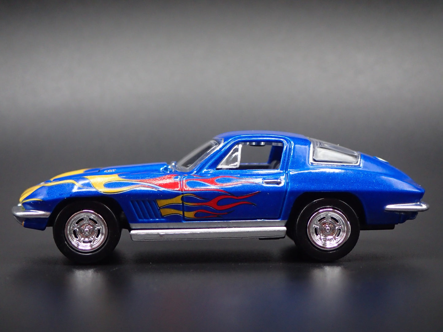 1967 67 CHEVY CHEVROLET CORVETTE 427 BLUE 1/64 SCALE DIORAMA DIECAST MODEL CAR