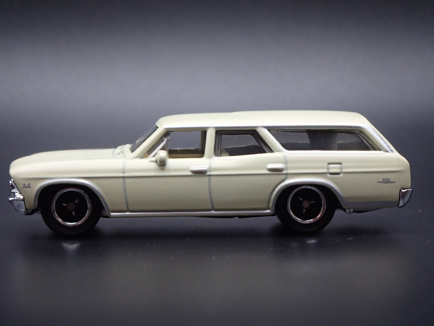 1966 66 CHEVY CHEVROLET CHEVELLE STATION WAGON 1:64 SCALE DIECAST MODEL CAR