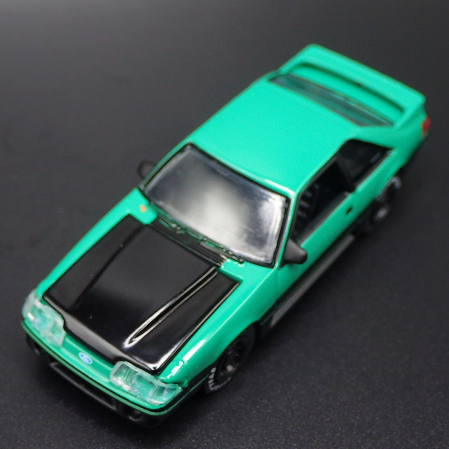 1987 87 FORD MUSTANG GT FOX BODY 1:64 SCALE DISPLAY DIORAMA DIECAST MODEL CAR