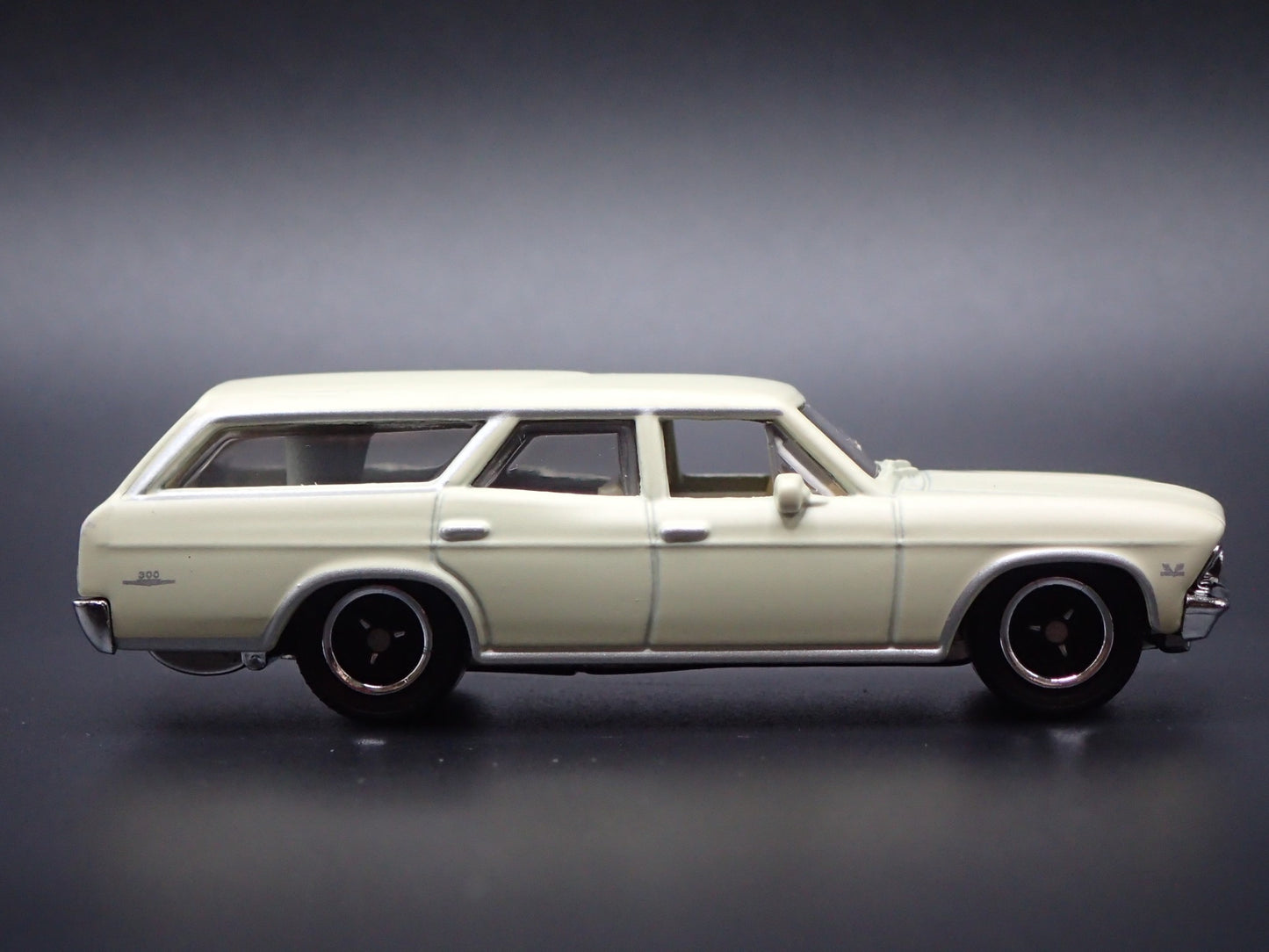 1966 66 CHEVY CHEVROLET CHEVELLE STATION WAGON 1:64 SCALE DIECAST MODEL CAR