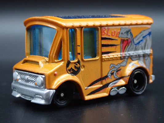RETRO BREAD DELIVERY TRUCK JURASSIC WORLD  1:64 SCALE DIORAMA DIECAST MODEL CAR