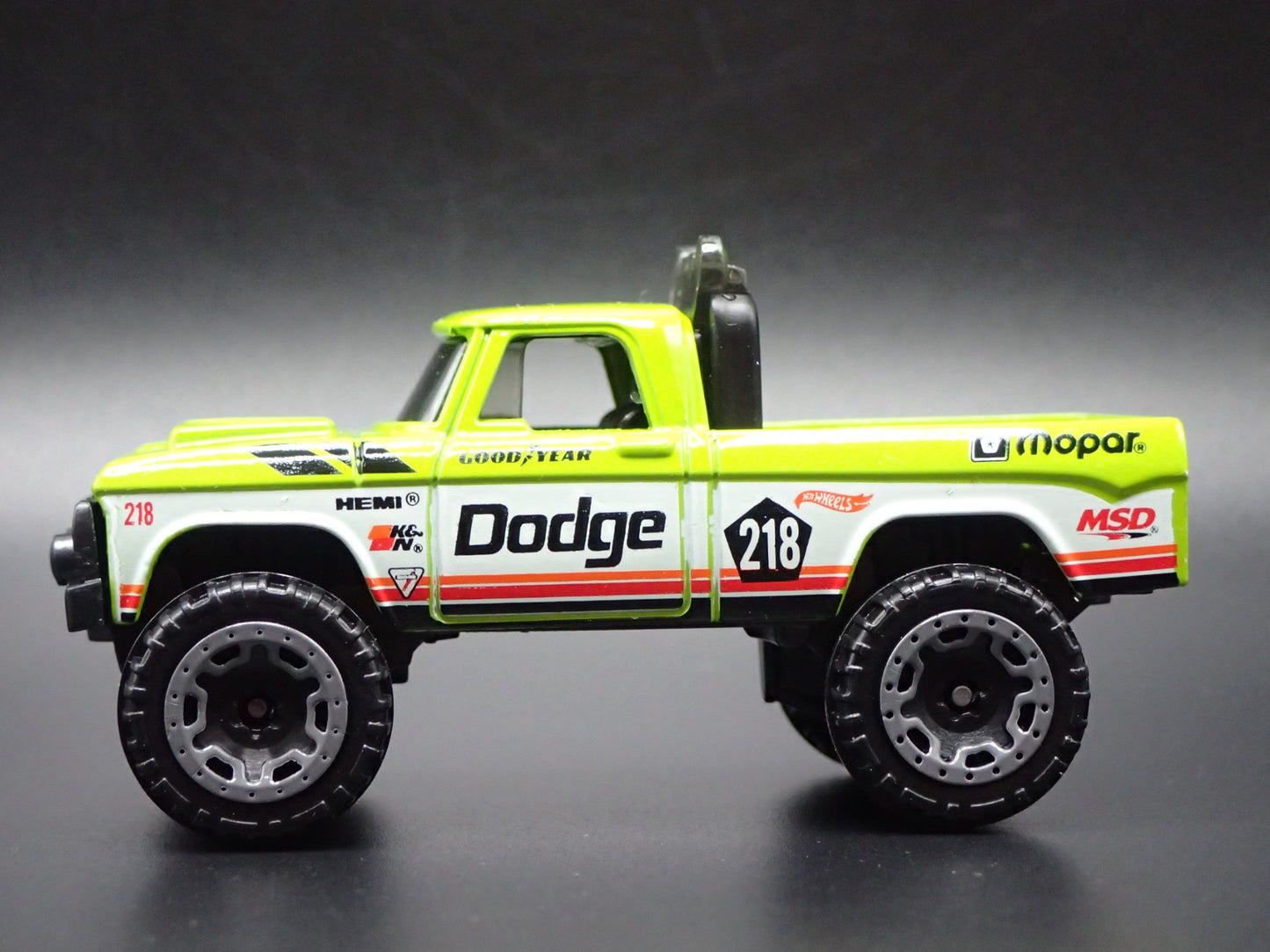 1970 70 DODGE POWER WAGON PICKUP TRUCK RARE 1:64 SCALE DIORAMA DIECAST MODEL CAR