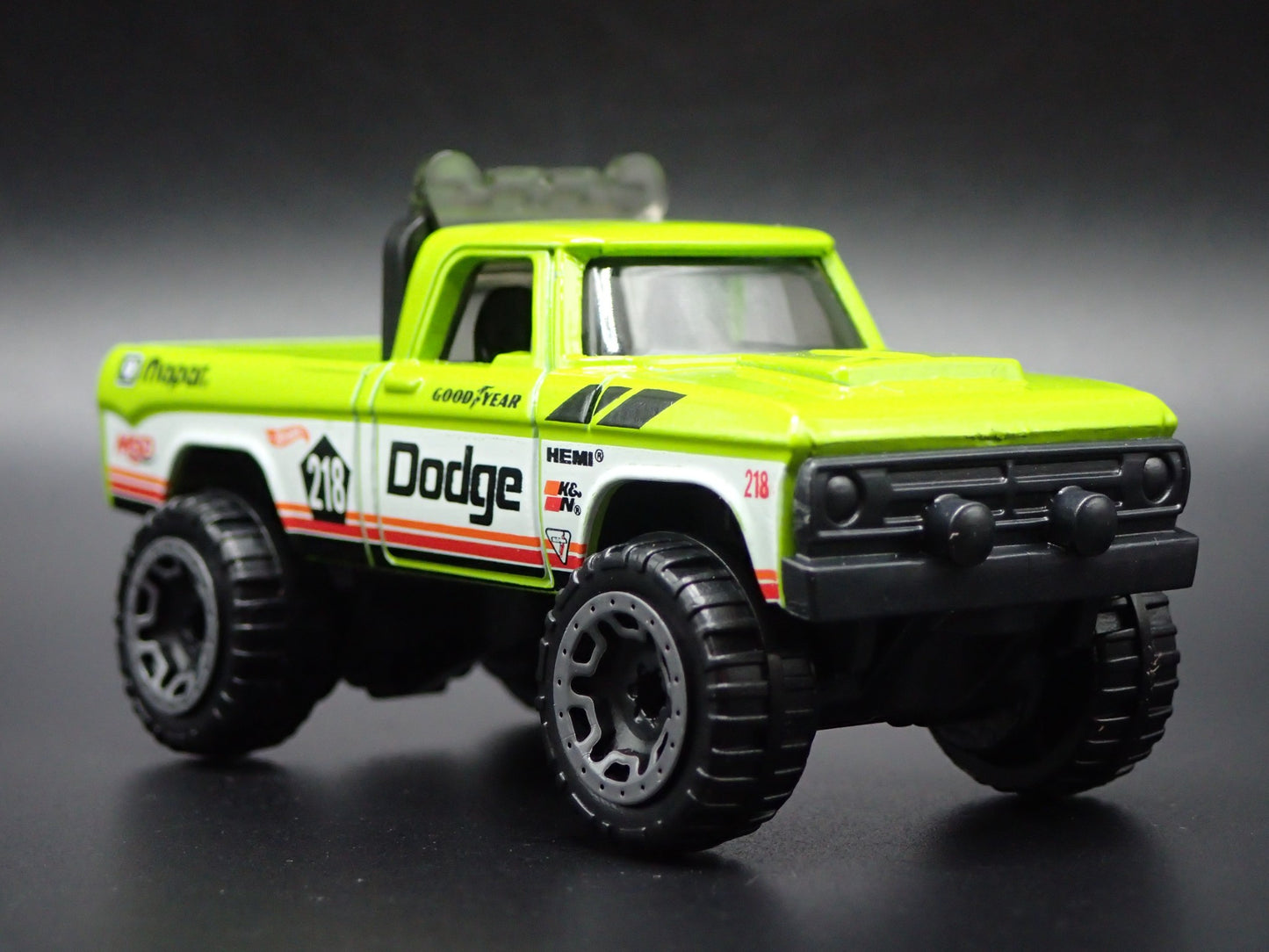 1970 70 DODGE POWER WAGON PICKUP TRUCK RARE 1:64 SCALE DIORAMA DIECAST MODEL CAR