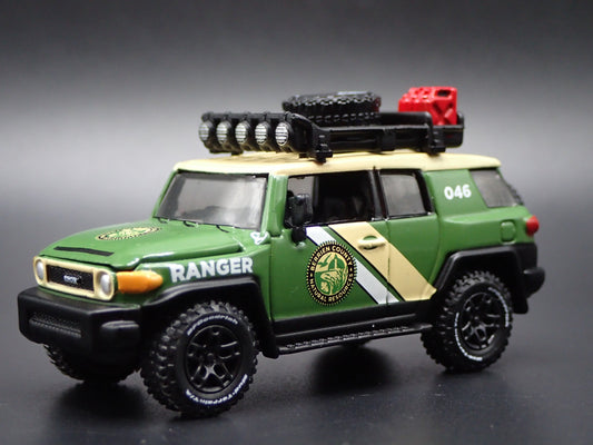 2007-2014 TOYOTA FJ CRUISER SUV PARK RANGER HITCH 1/64 SCALE DIECAST MODEL CAR