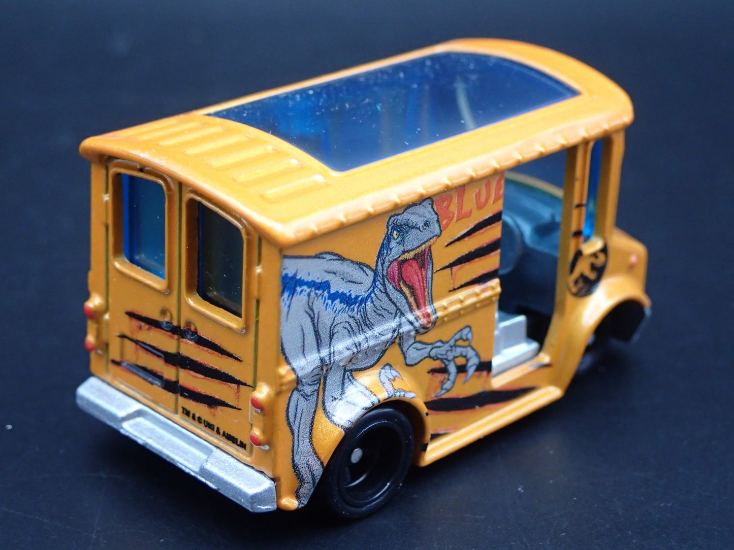 RETRO BREAD DELIVERY TRUCK JURASSIC WORLD  1:64 SCALE DIORAMA DIECAST MODEL CAR