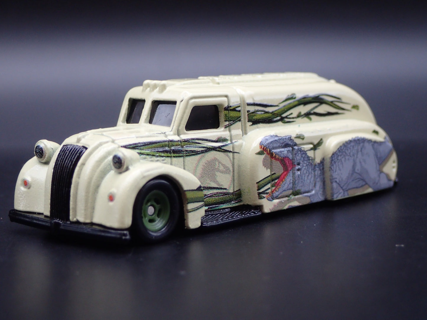 1938 38 DODGE AIRFLOW GAS OIL TANKER JURASSIC WORLD 1:64 SCALE DIECAST MODEL CAR