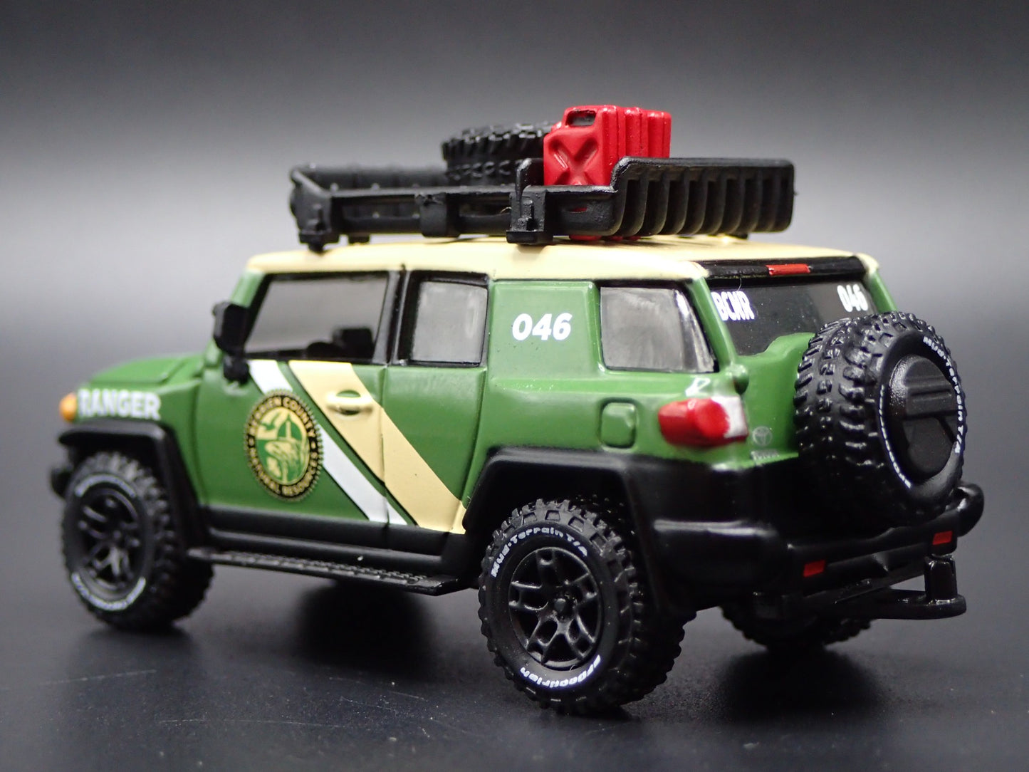 2007-2014 TOYOTA FJ CRUISER SUV PARK RANGER HITCH 1/64 SCALE DIECAST MODEL CAR
