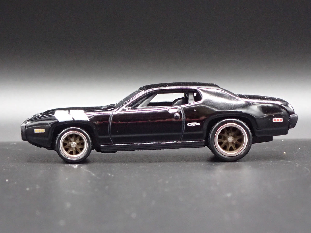 1971 71 PLYMOUTH GTX BLACK 1/64 SCALE COLLECTIBLE DIORAMA DIECAST MODEL CAR-Burning Rubber Toy Company