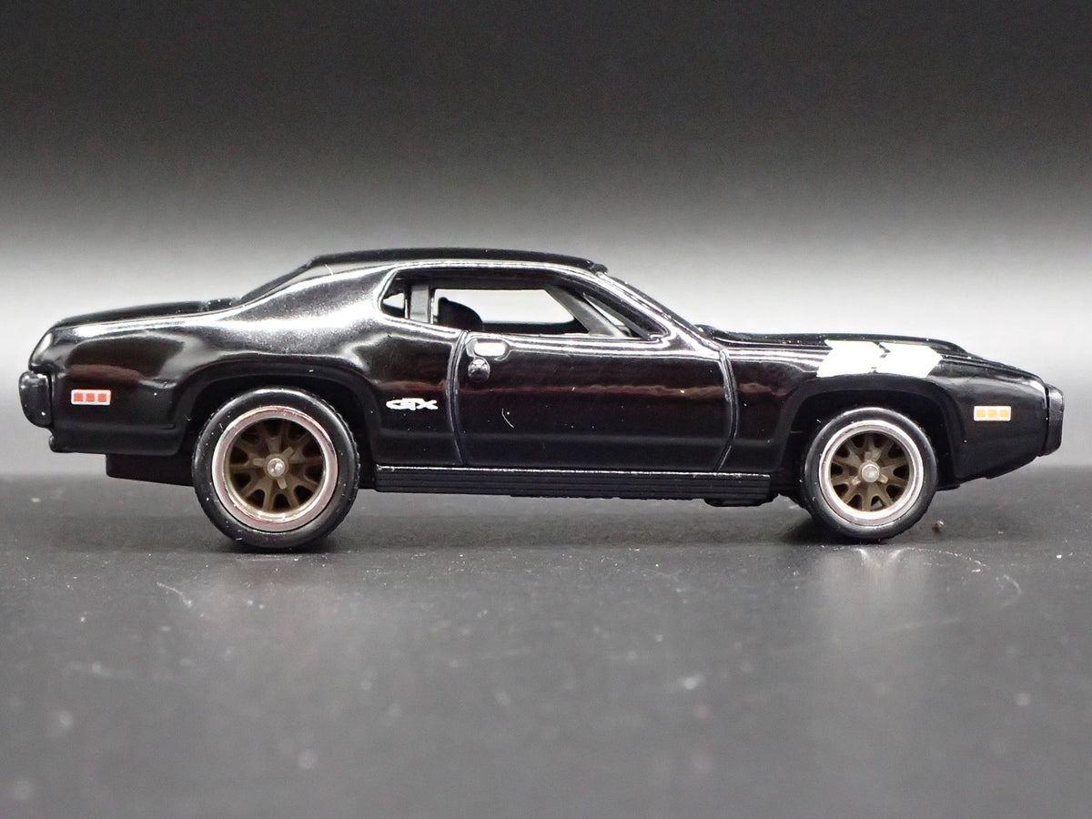 1971 71 PLYMOUTH GTX BLACK 1/64 SCALE COLLECTIBLE DIORAMA DIECAST MODEL CAR-Burning Rubber Toy Company