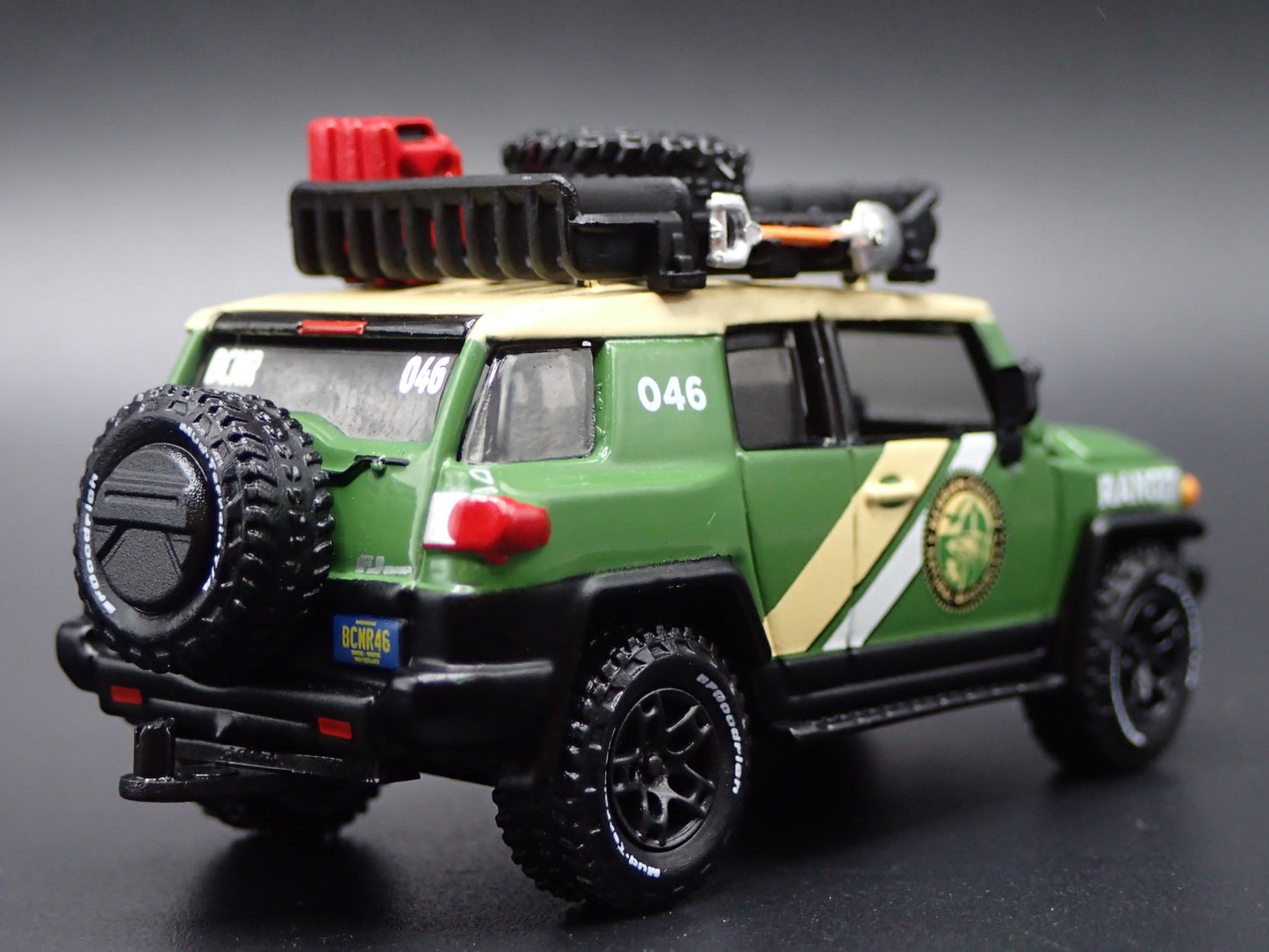 2007-2014 TOYOTA FJ CRUISER SUV PARK RANGER HITCH 1/64 SCALE DIECAST MODEL CAR