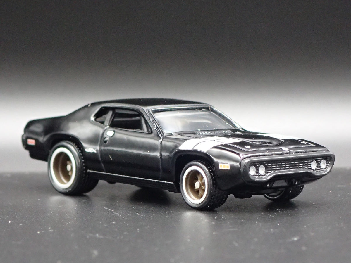 1971 71 PLYMOUTH GTX BLACK 1/64 SCALE COLLECTIBLE DIORAMA DIECAST MODEL CAR-Burning Rubber Toy Company