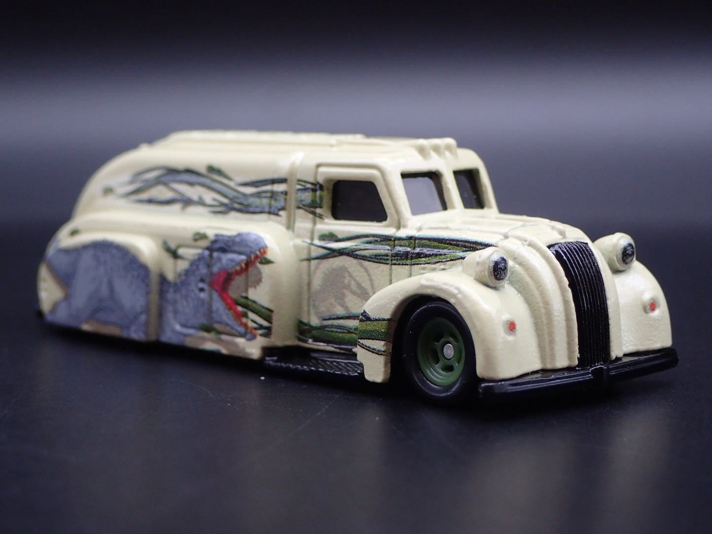 1938 38 DODGE AIRFLOW GAS OIL TANKER JURASSIC WORLD 1:64 SCALE DIECAST MODEL CAR