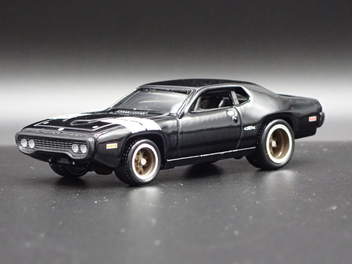 1971 71 PLYMOUTH GTX BLACK 1/64 SCALE COLLECTIBLE DIORAMA DIECAST MODEL CAR-Burning Rubber Toy Company