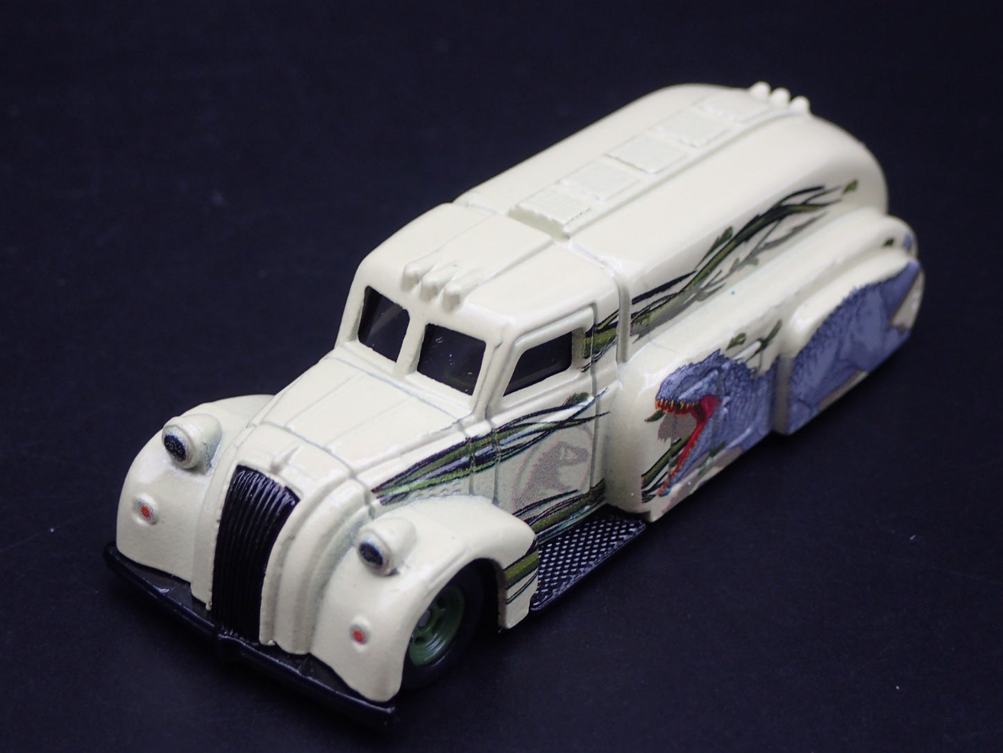 1938 38 DODGE AIRFLOW GAS OIL TANKER JURASSIC WORLD 1:64 SCALE DIECAST MODEL CAR