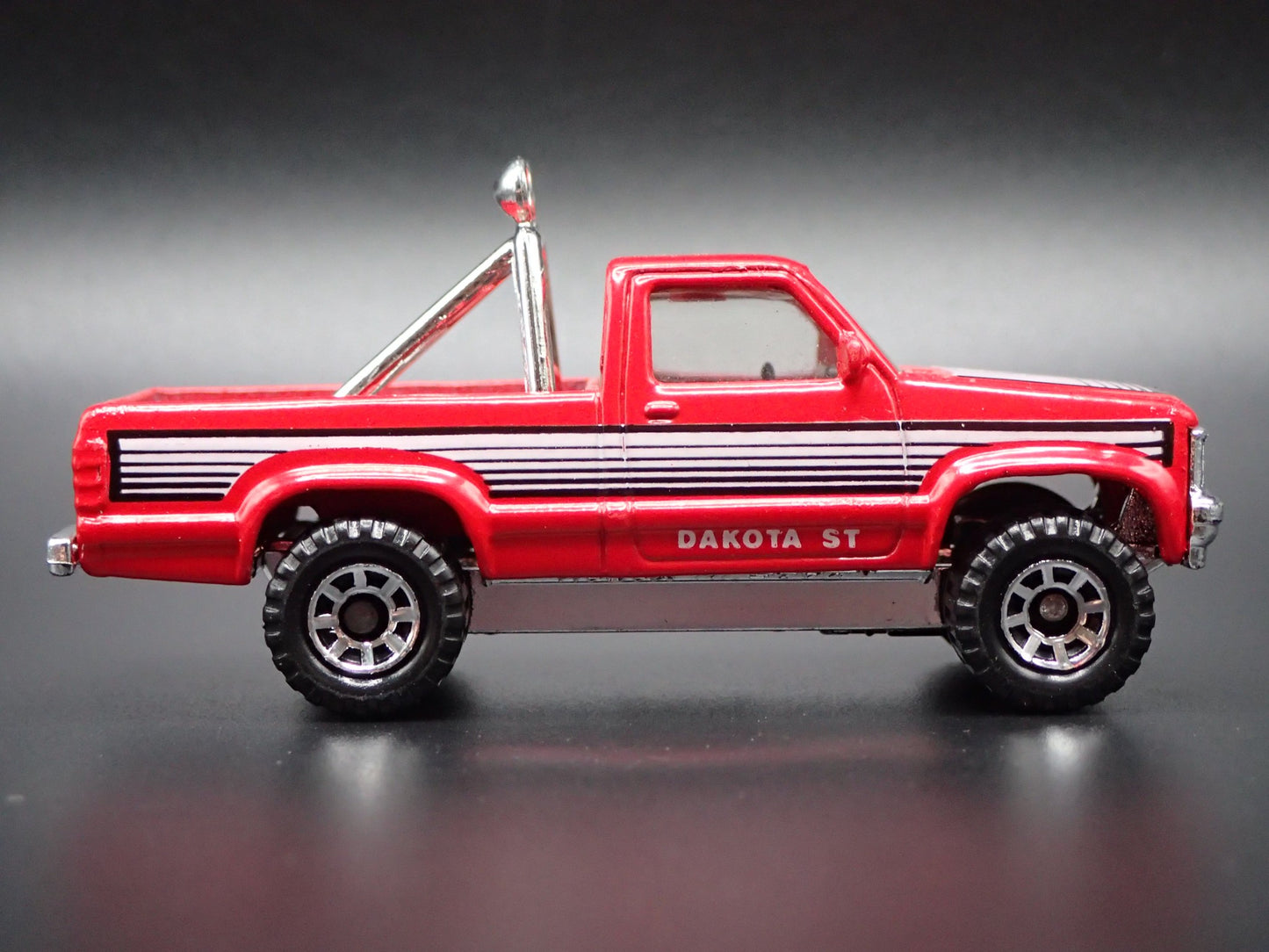 1987-1996 DODGE DAKOTA PICKUP TRUCK RED 1/64 SCALE COLLECTIBLE DIECAST MODEL CAR