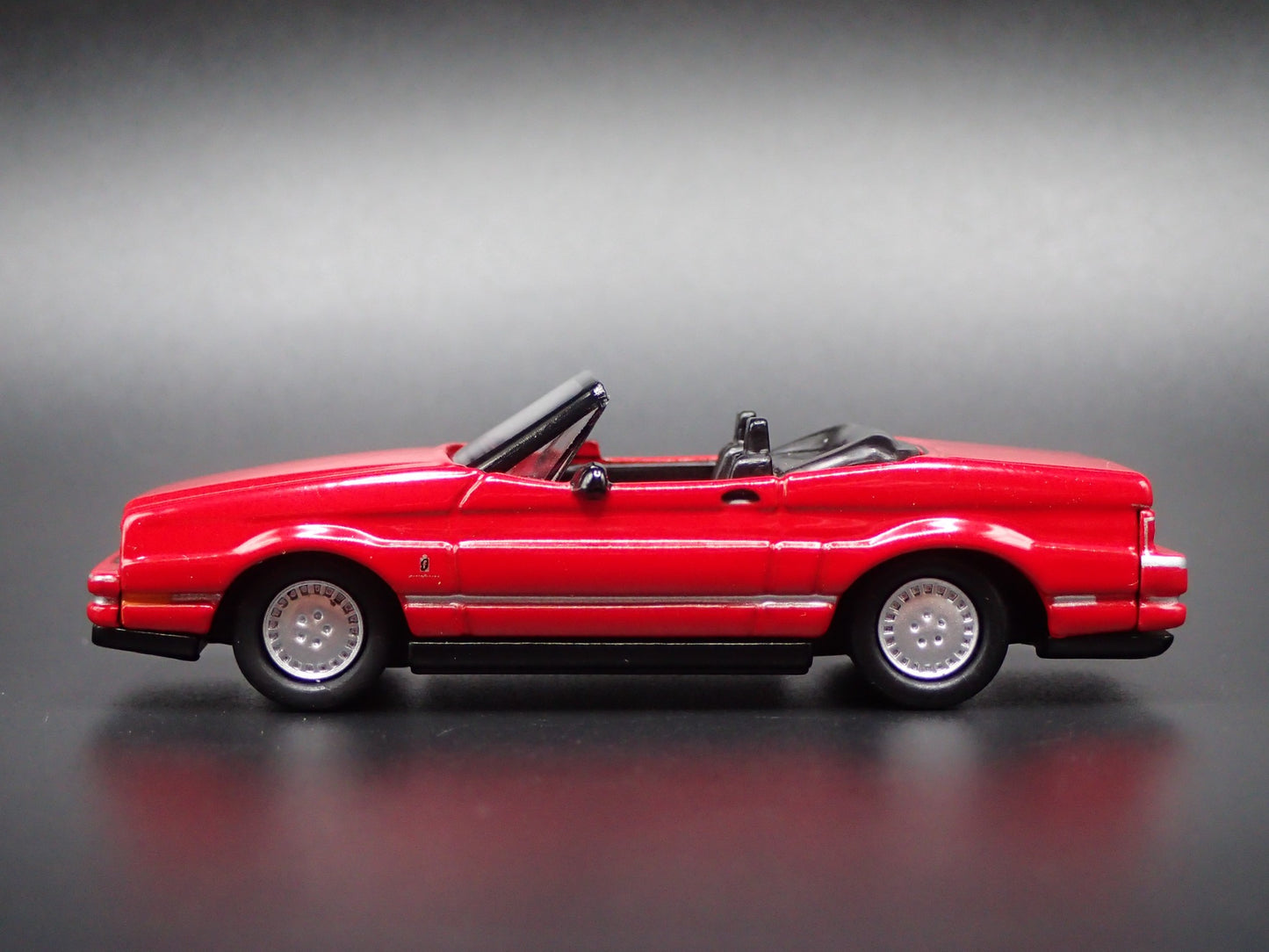 1992 92 CADILLAC CADDY ALLANTE CONVERTIBLE 1:64 SCALE DIORAMA DIECAST MODEL CAR
