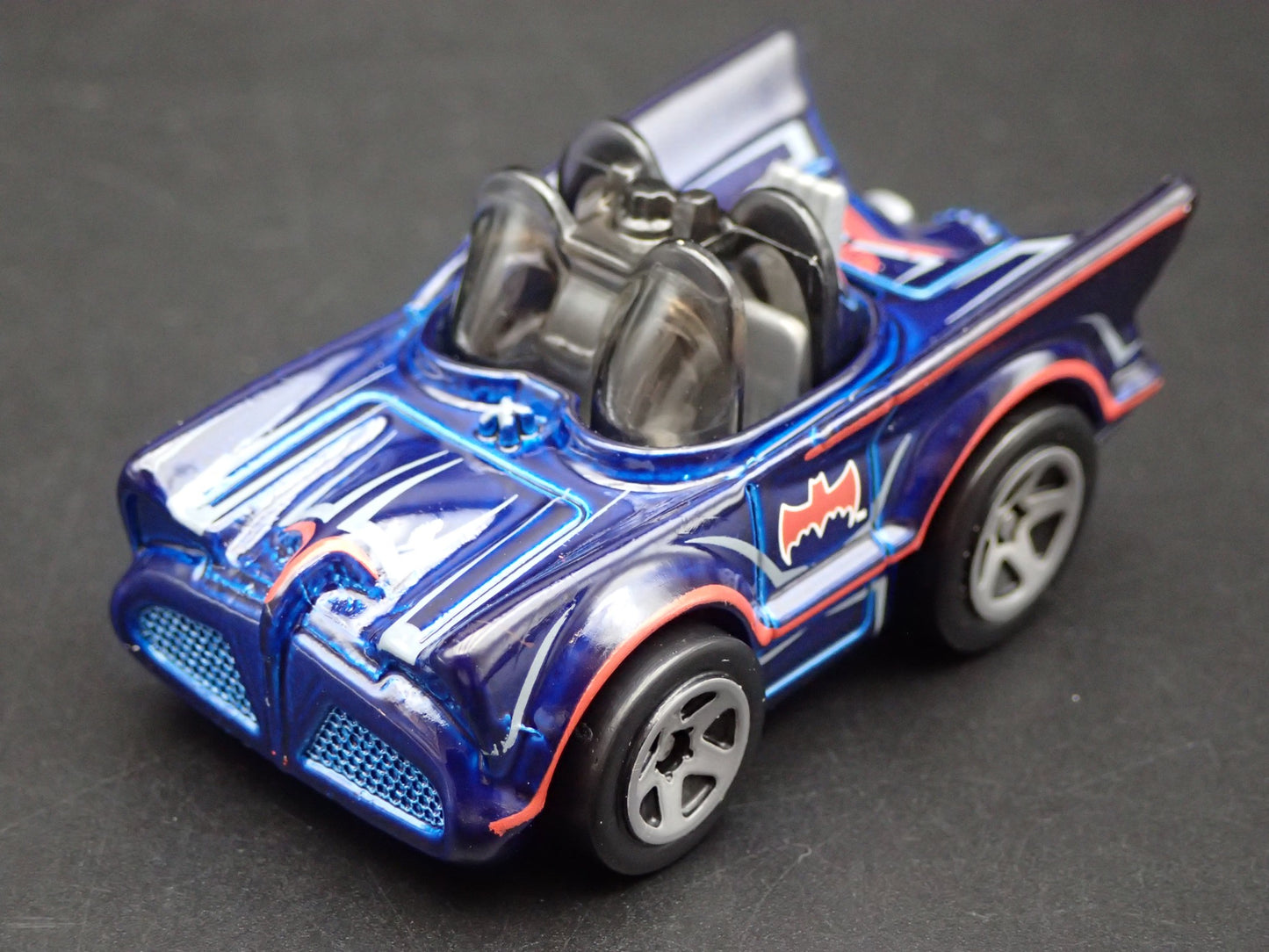 1966 66 BATMAN BATMOBILE ADAM WEST TV 1/64 SCALE COLLECTIBLE DIECAST MODEL CAR