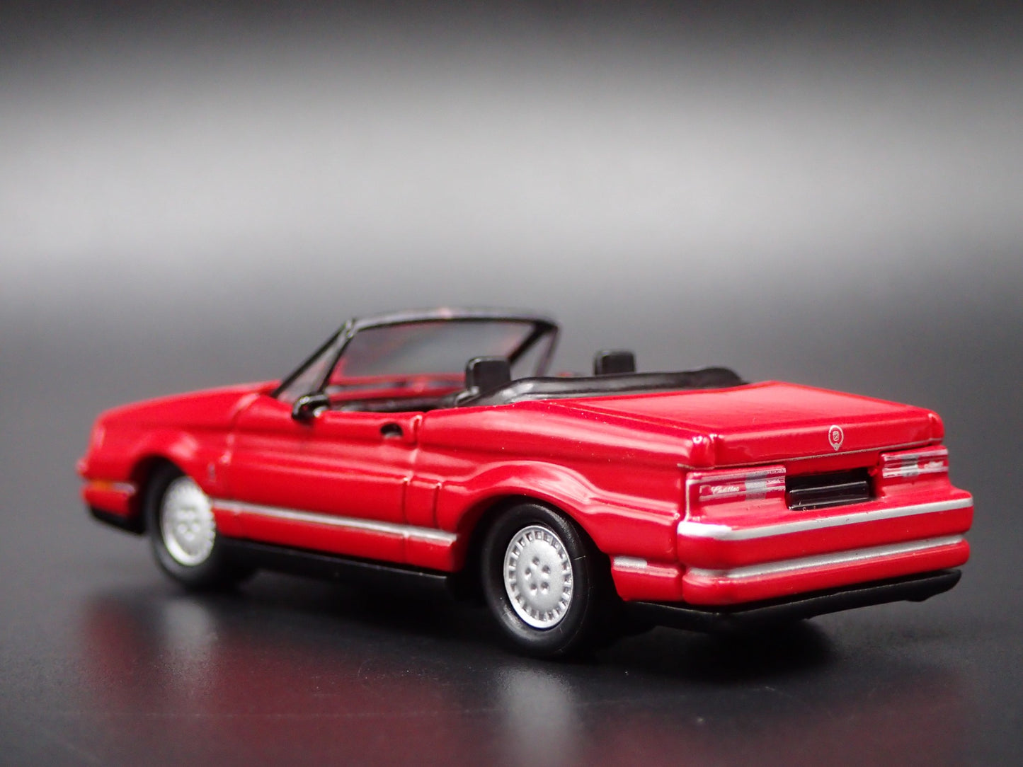 1992 92 CADILLAC CADDY ALLANTE CONVERTIBLE 1:64 SCALE DIORAMA DIECAST MODEL CAR