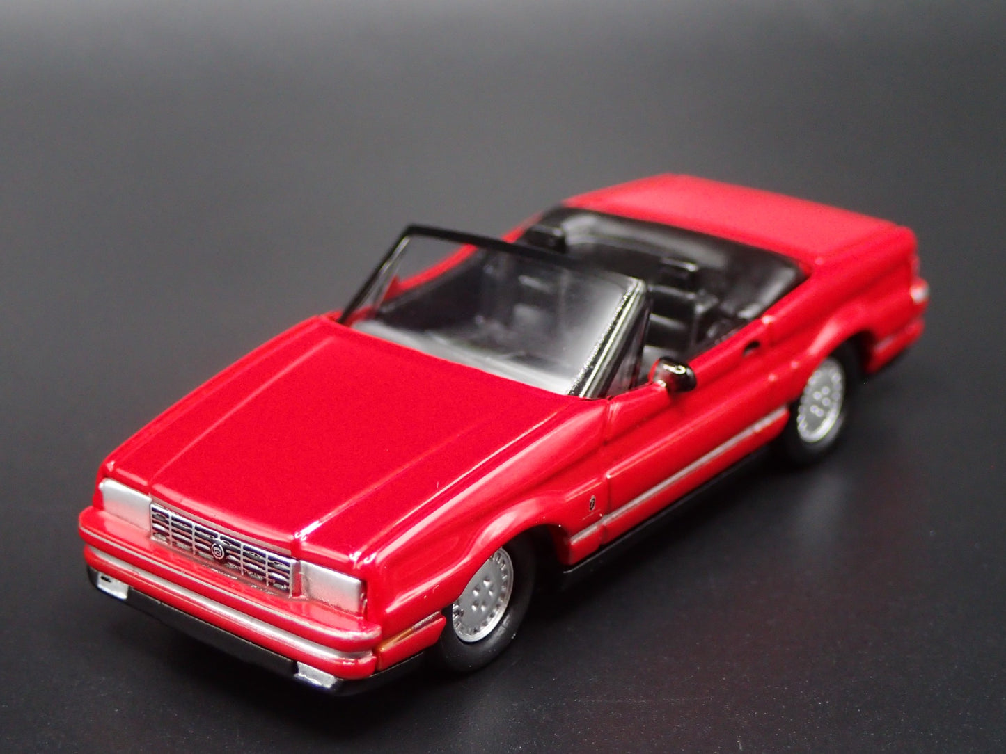 1992 92 CADILLAC CADDY ALLANTE CONVERTIBLE 1:64 SCALE DIORAMA DIECAST MODEL CAR