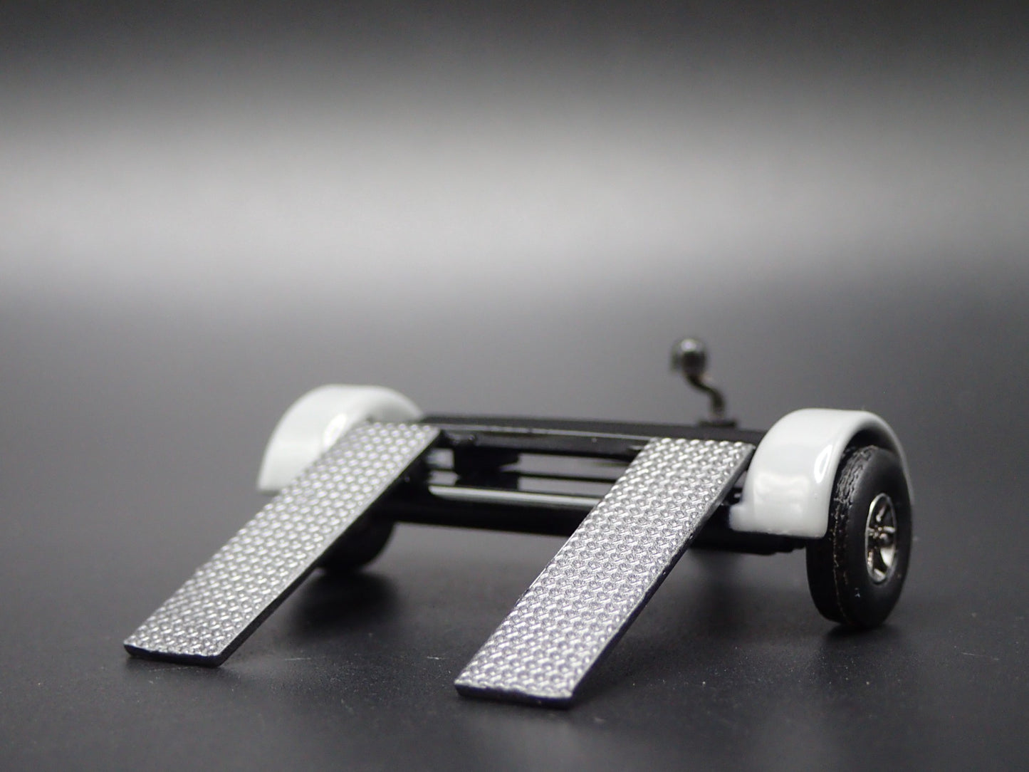 TOW DOLLY CAR TRAILER w/ LOADING RAMPS BLACK 1:64 SCALE DIORAMA DIECAST MODEL