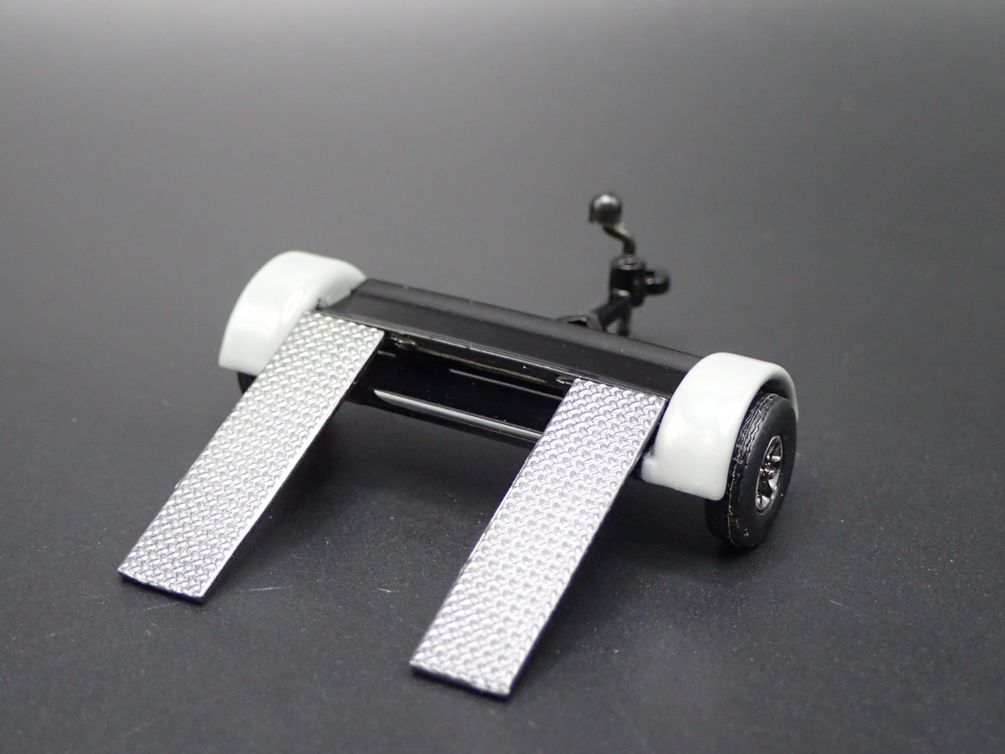 TOW DOLLY CAR TRAILER w/ LOADING RAMPS BLACK 1:64 SCALE DIORAMA DIECAST MODEL