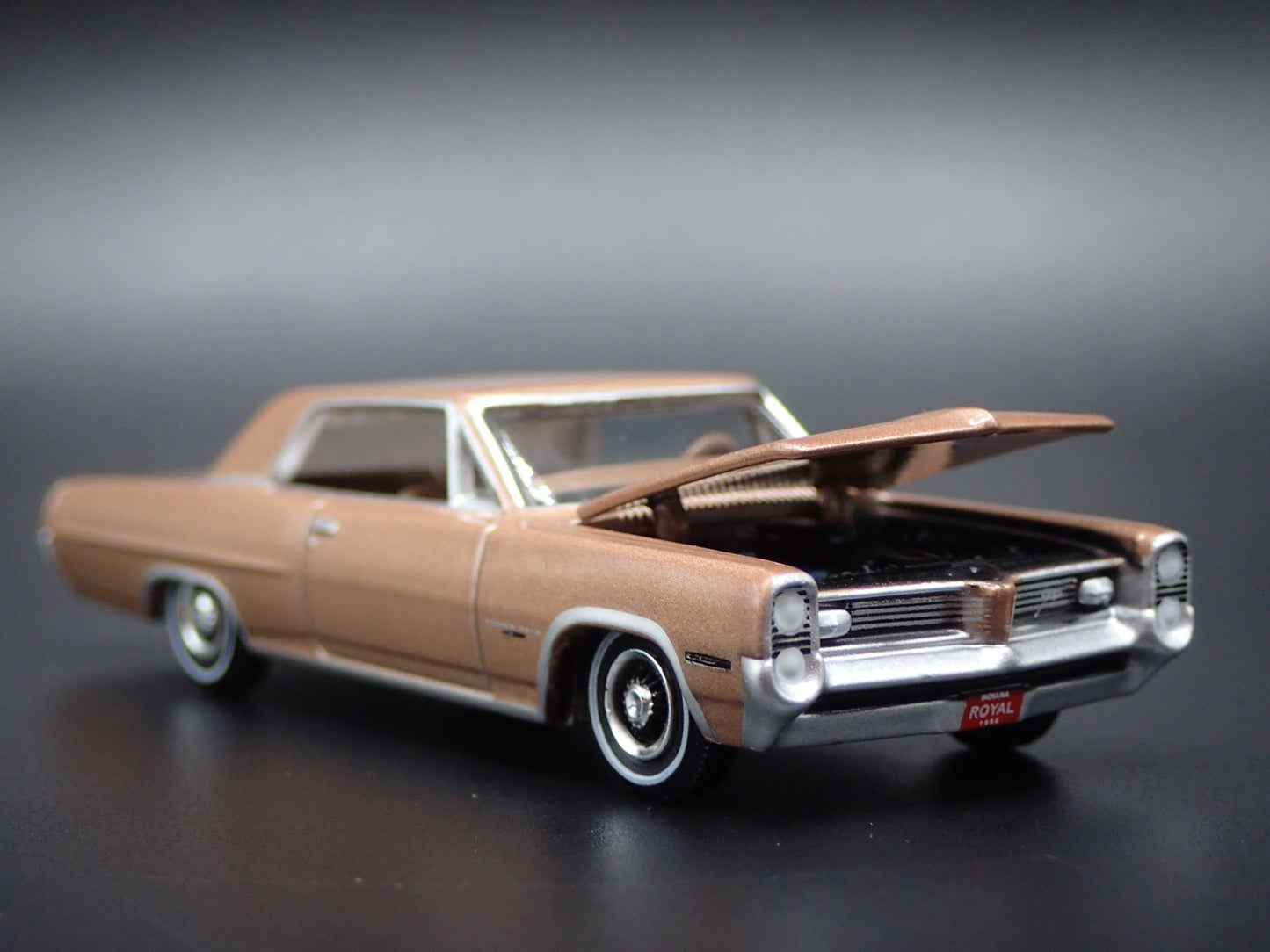 1964 64 PONTIAC GRAND PRIX ROYAL BOBCAT 1:64 SCALE DIORAMA DIECAST MODEL CAR