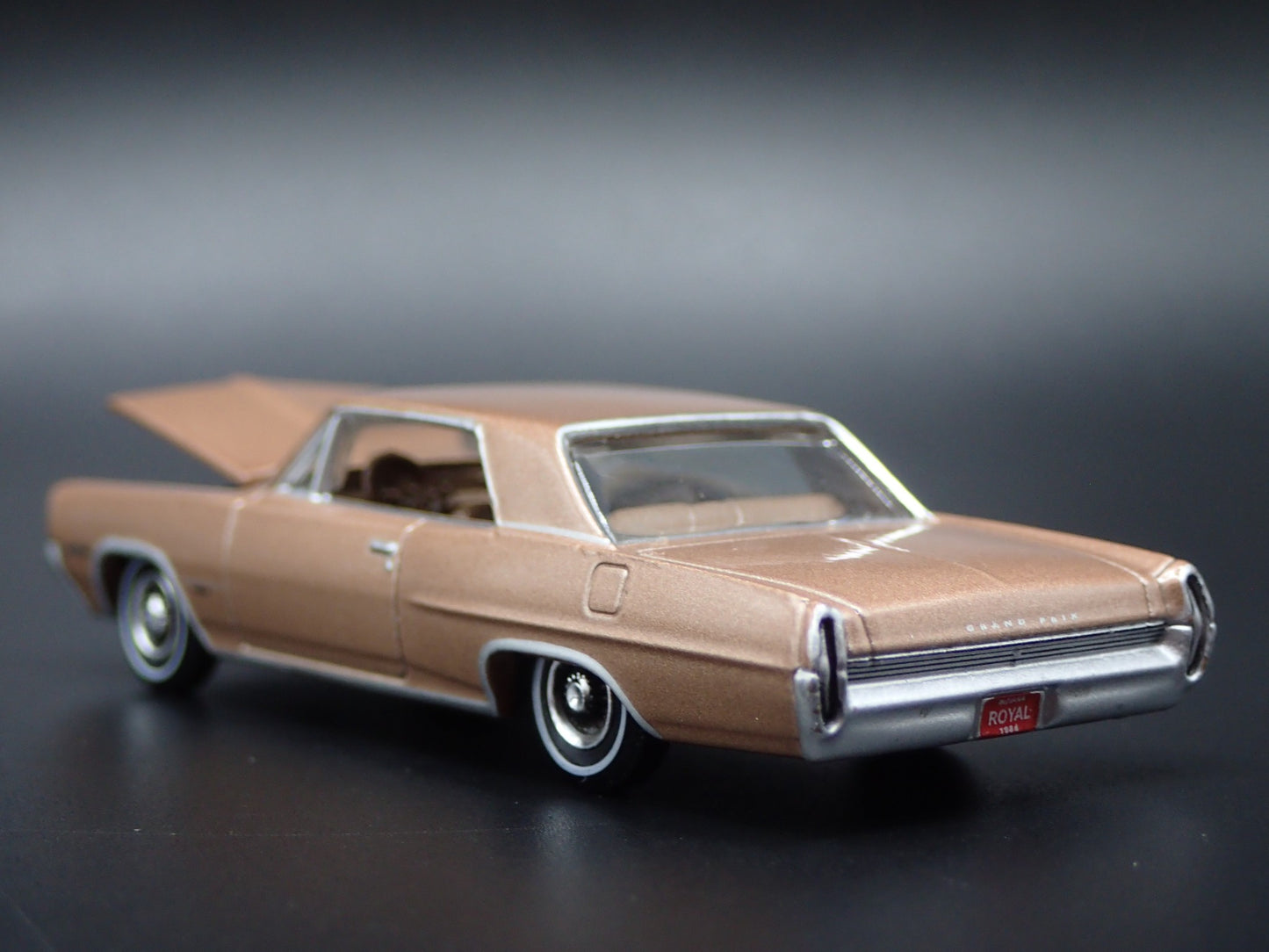 1964 64 PONTIAC GRAND PRIX ROYAL BOBCAT 1:64 SCALE DIORAMA DIECAST MODEL CAR