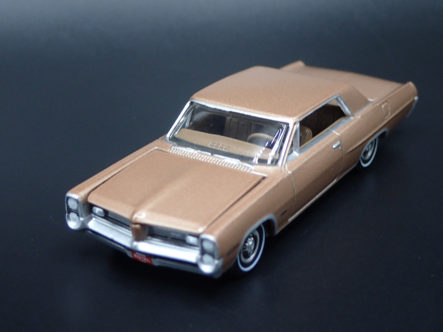 1964 64 PONTIAC GRAND PRIX ROYAL BOBCAT 1:64 SCALE DIORAMA DIECAST MODEL CAR