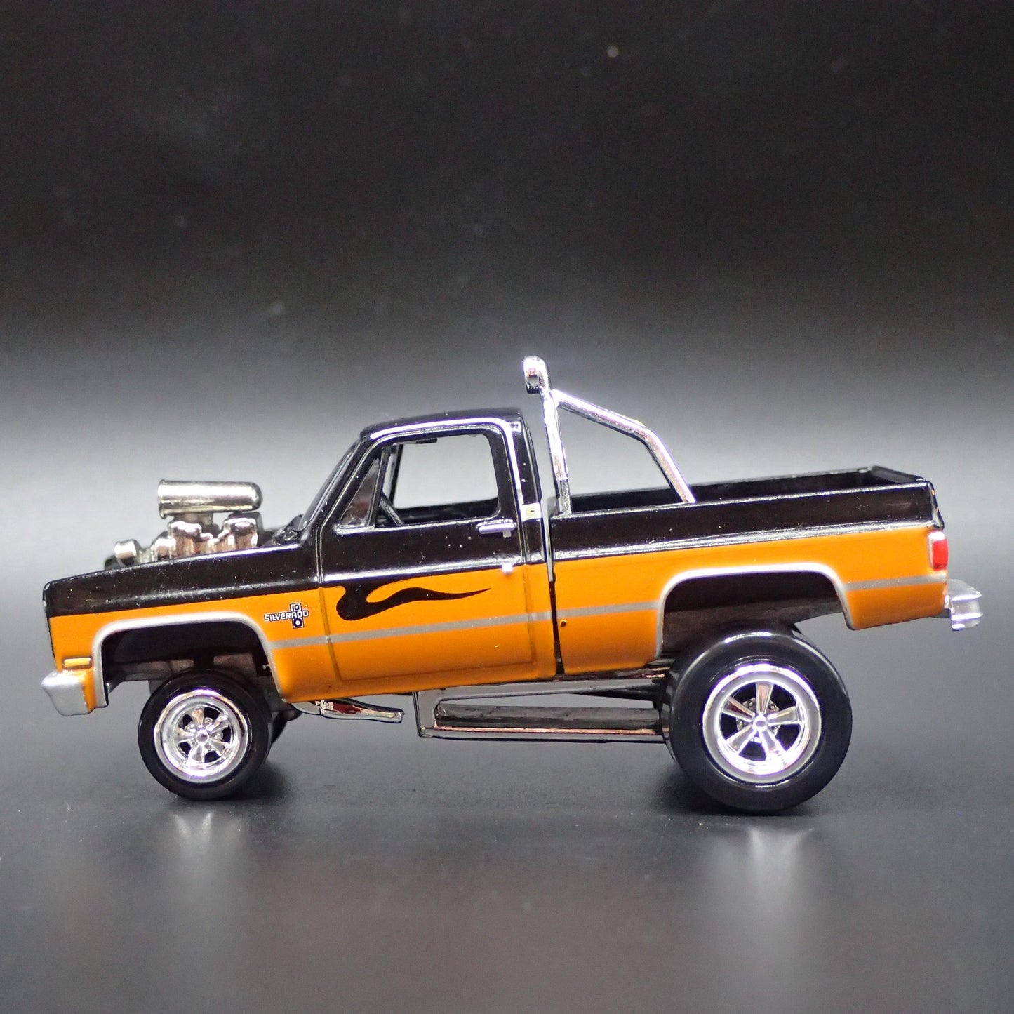 1985 CHEVY CHEVROLET PICKUP TRUCK ZINGER SQUAREBODY 1:64 SCALE DIECAST MODEL CAR