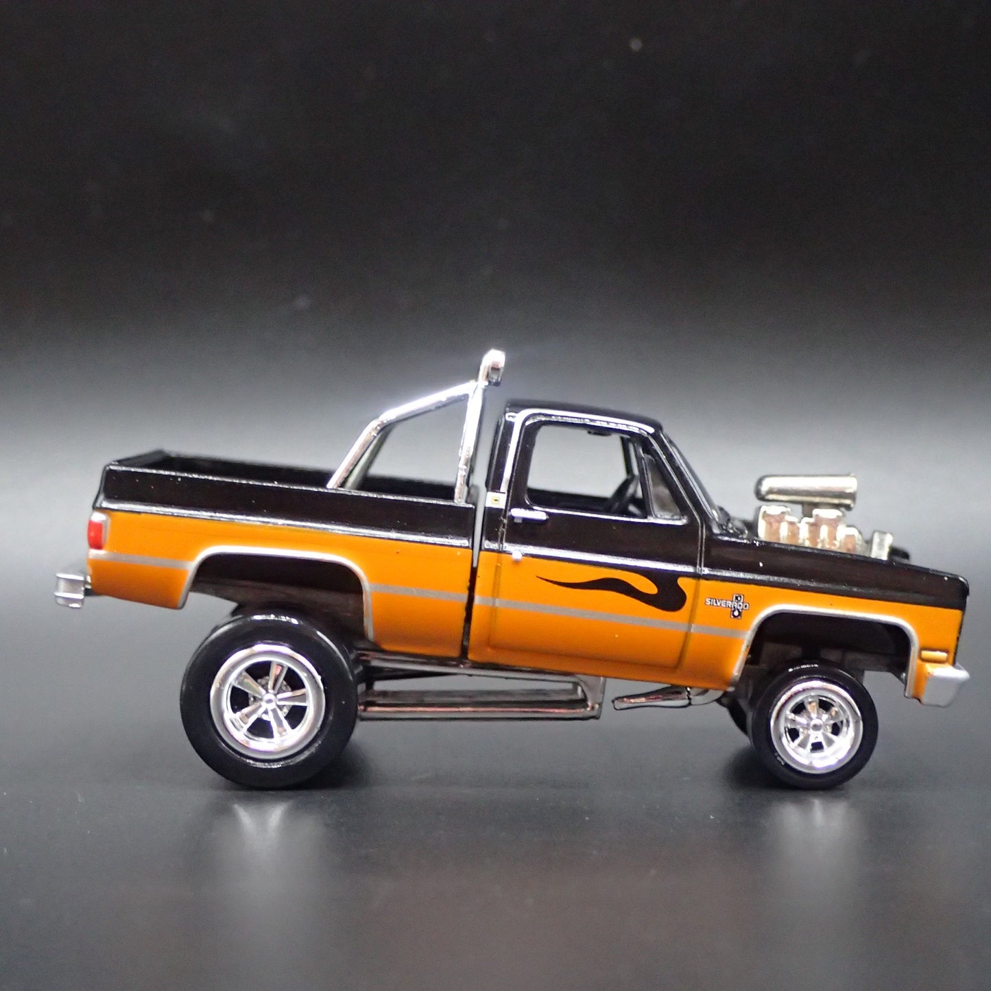 1985 CHEVY CHEVROLET PICKUP TRUCK ZINGER SQUAREBODY 1:64 SCALE DIECAST MODEL CAR
