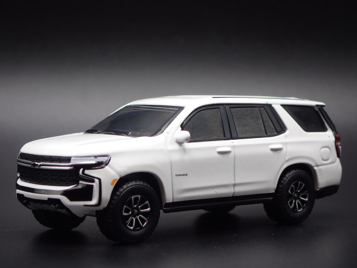 2021-2025 CHEVY CHEVROLET TAHOE WHITE 1:64 SCALE COLLECTIBLE DIECAST MODEL CAR