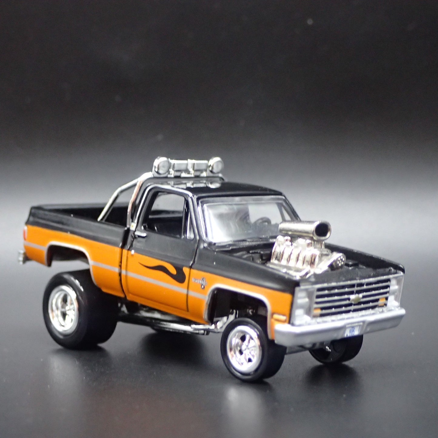 1985 CHEVY CHEVROLET PICKUP TRUCK ZINGER SQUAREBODY 1:64 SCALE DIECAST MODEL CAR