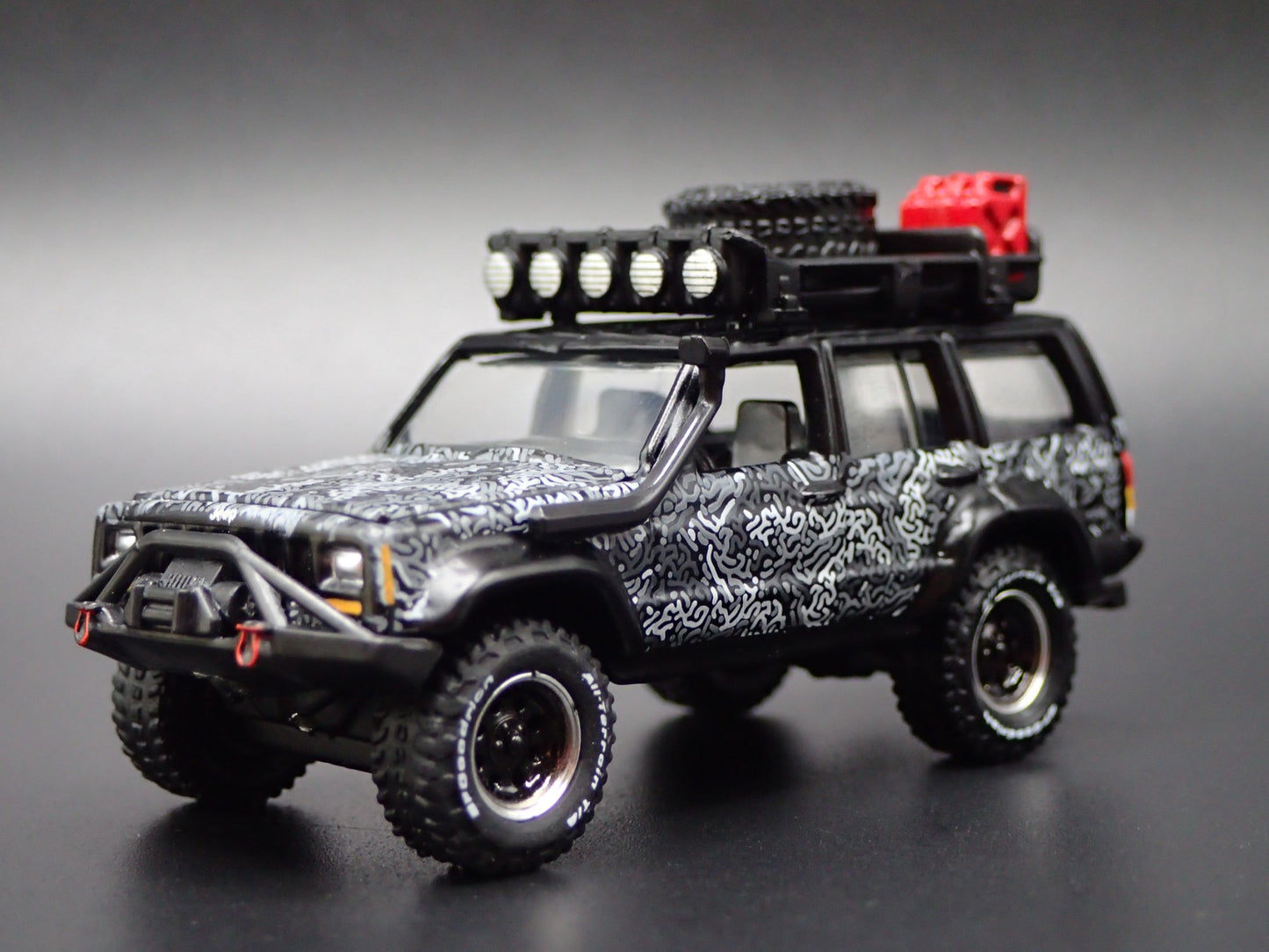 1984-2001 JEEP CHEROKEE XJ 4 DOOR w HITCH 1:64 SCALE DIORAMA DIECAST MODEL CAR