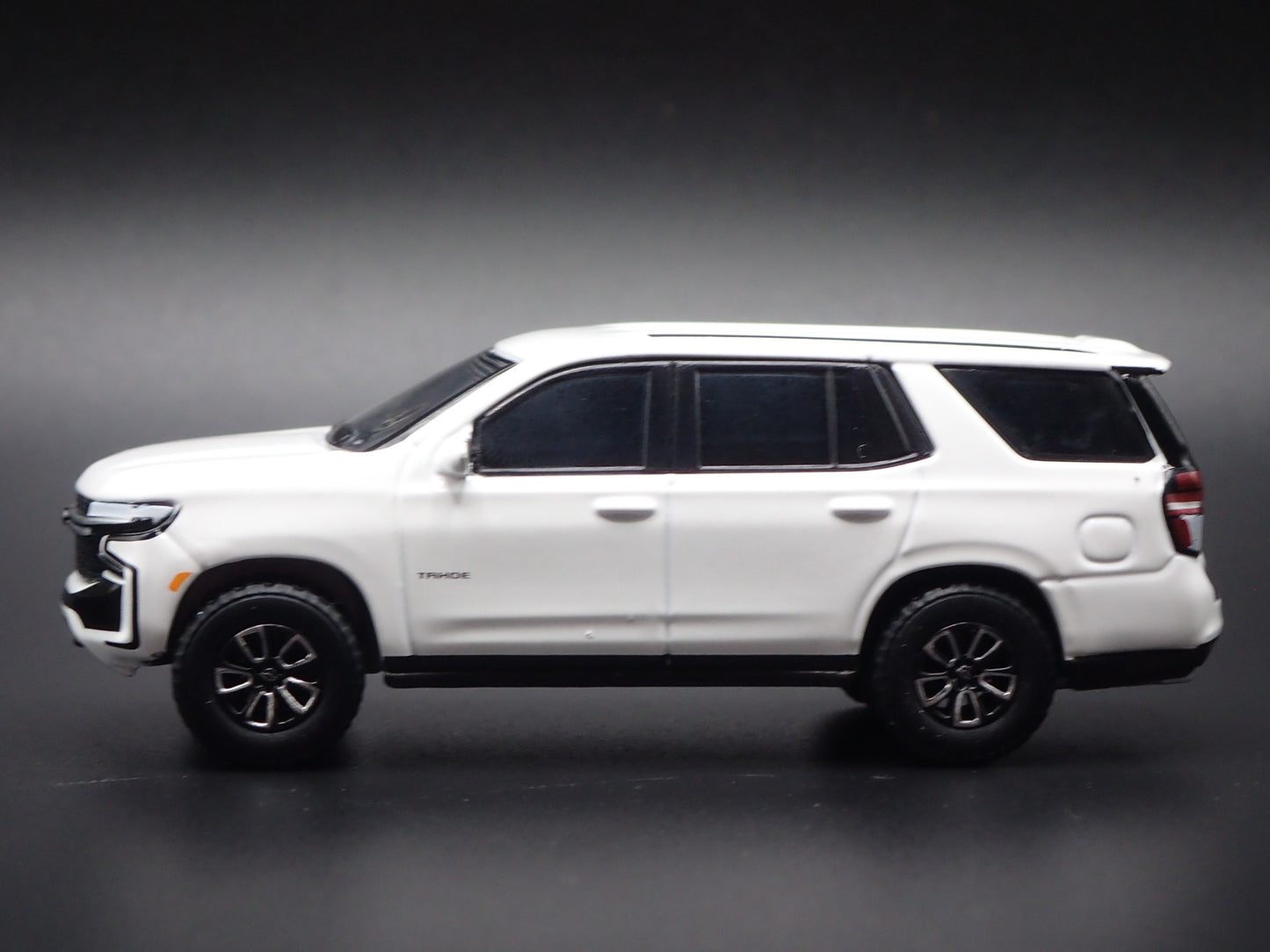 2021-2025 CHEVY CHEVROLET TAHOE WHITE 1:64 SCALE COLLECTIBLE DIECAST MODEL CAR