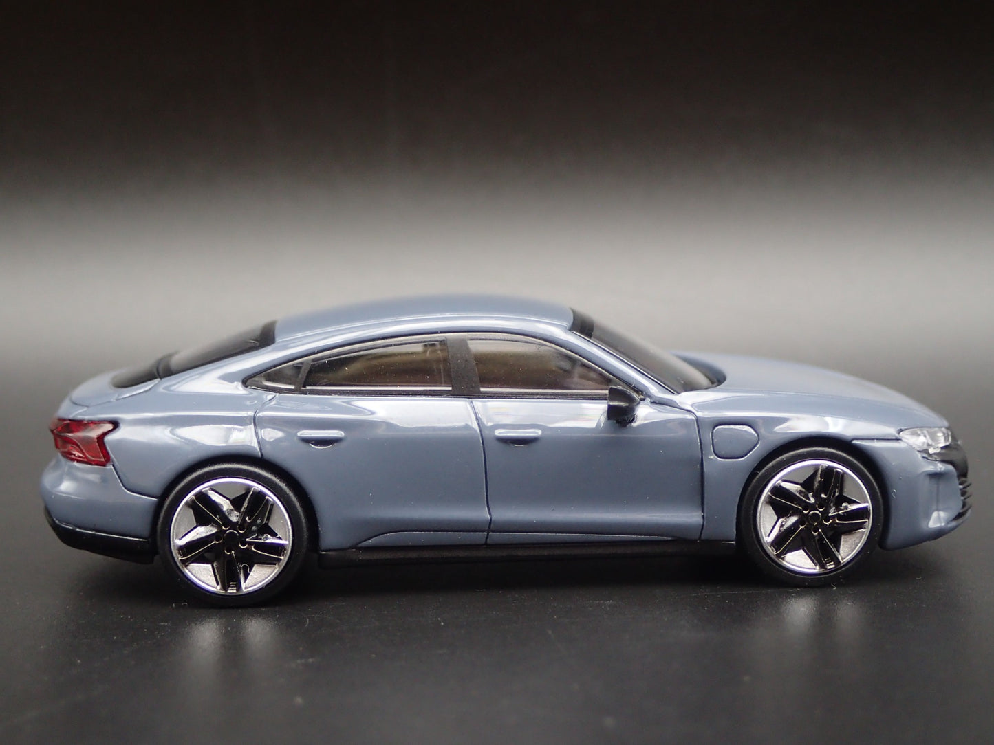 2020-2025 AUDI RS E TRON ETRON GT 1:64 SCALE COLLECTIBLE DIECAST MODEL CAR