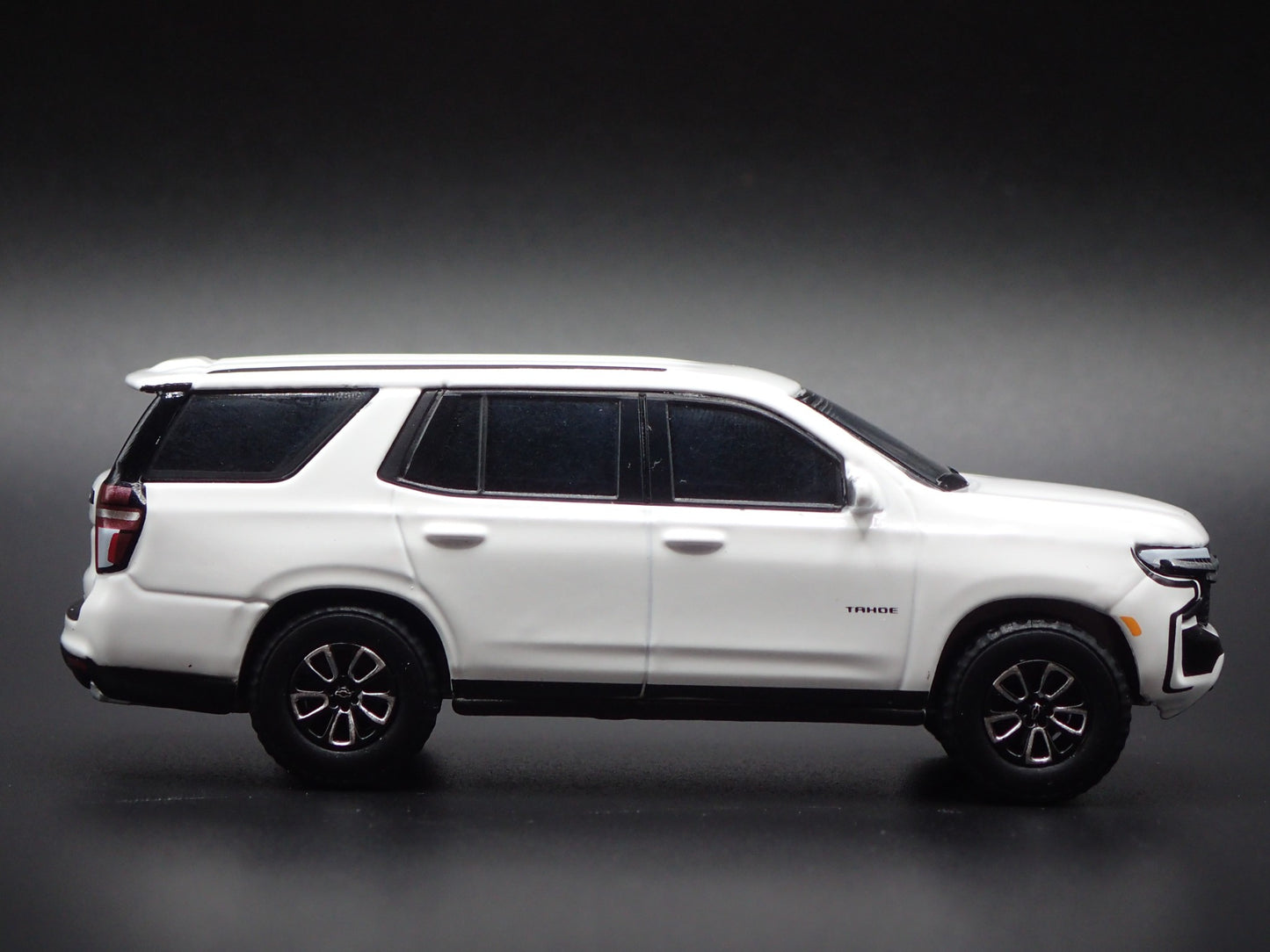 2021-2025 CHEVY CHEVROLET TAHOE WHITE 1:64 SCALE COLLECTIBLE DIECAST MODEL CAR