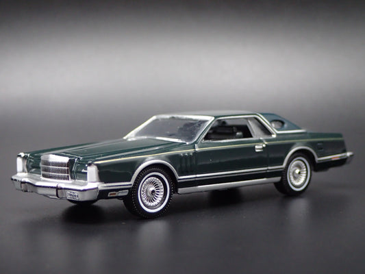 1978 78 LINCOLN CONTINENTAL MARK V GREEN 1:64 SCALE DIORAMA DIECAST MODEL CAR