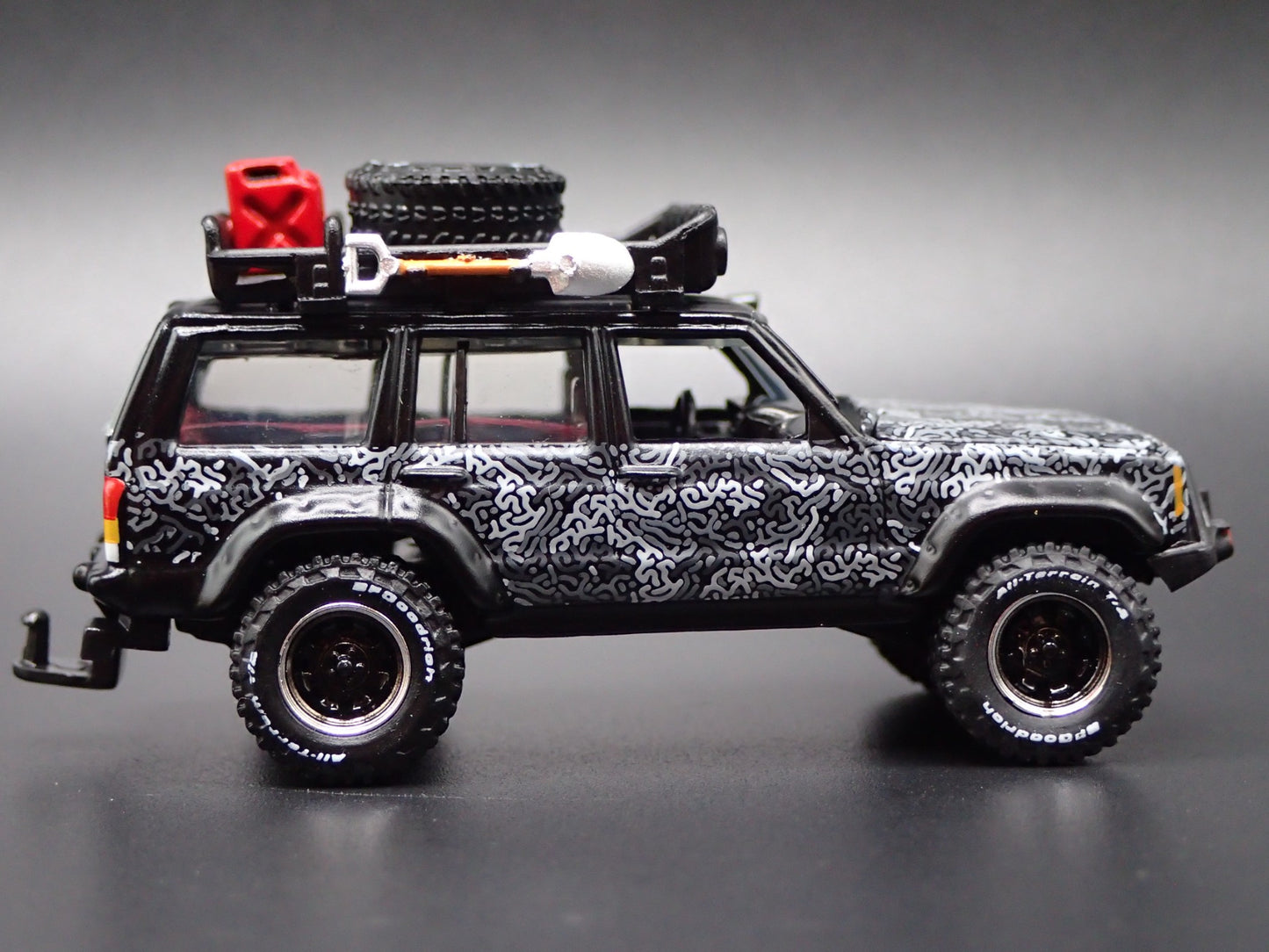 1984-2001 JEEP CHEROKEE XJ 4 DOOR w HITCH 1:64 SCALE DIORAMA DIECAST MODEL CAR
