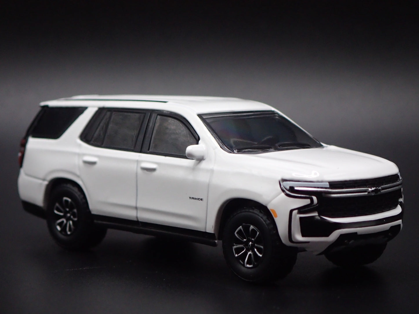 2021-2025 CHEVY CHEVROLET TAHOE WHITE 1:64 SCALE COLLECTIBLE DIECAST MODEL CAR