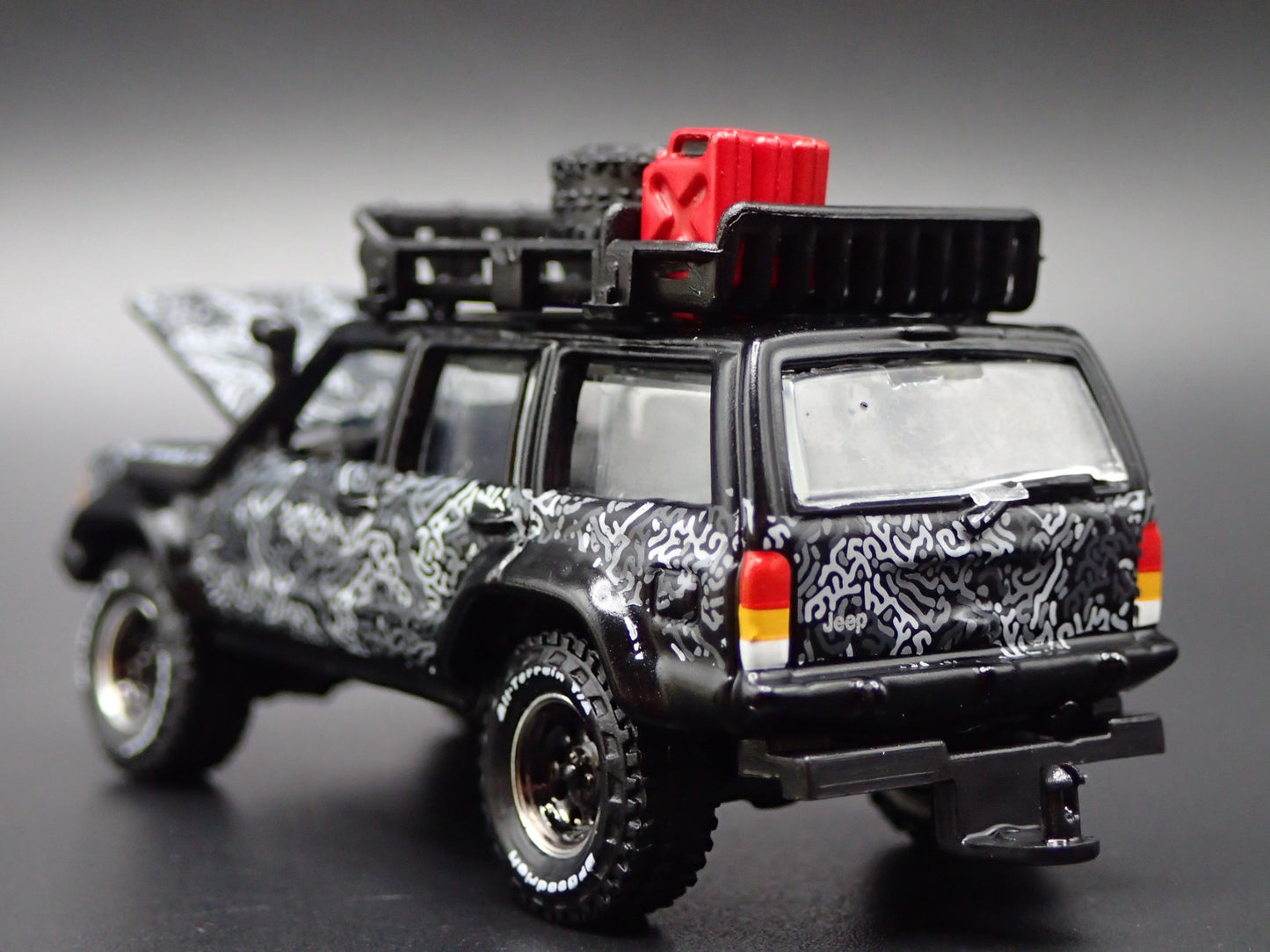 1984-2001 JEEP CHEROKEE XJ 4 DOOR w HITCH 1:64 SCALE DIORAMA DIECAST MODEL CAR