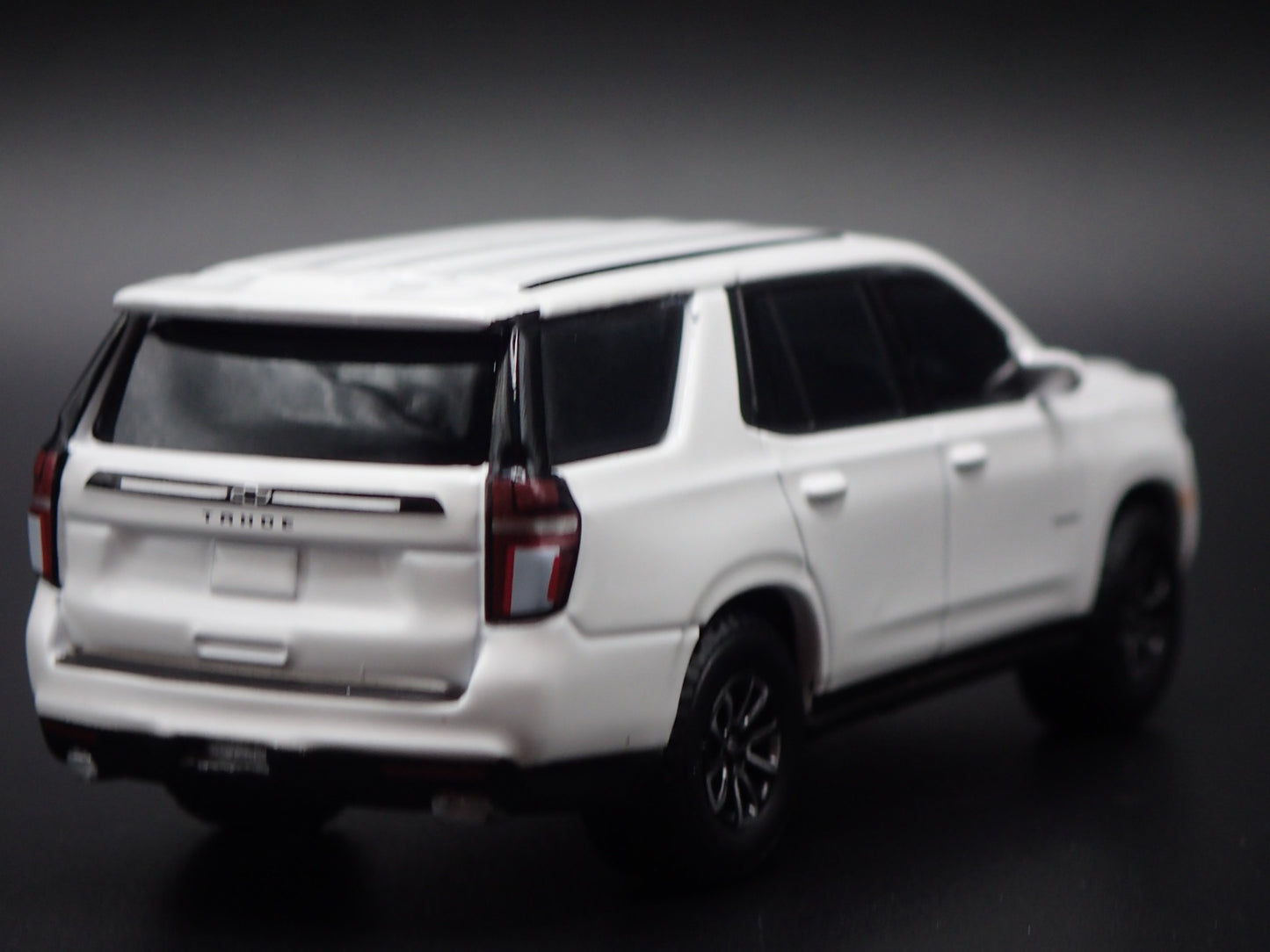 2021-2025 CHEVY CHEVROLET TAHOE WHITE 1:64 SCALE COLLECTIBLE DIECAST MODEL CAR